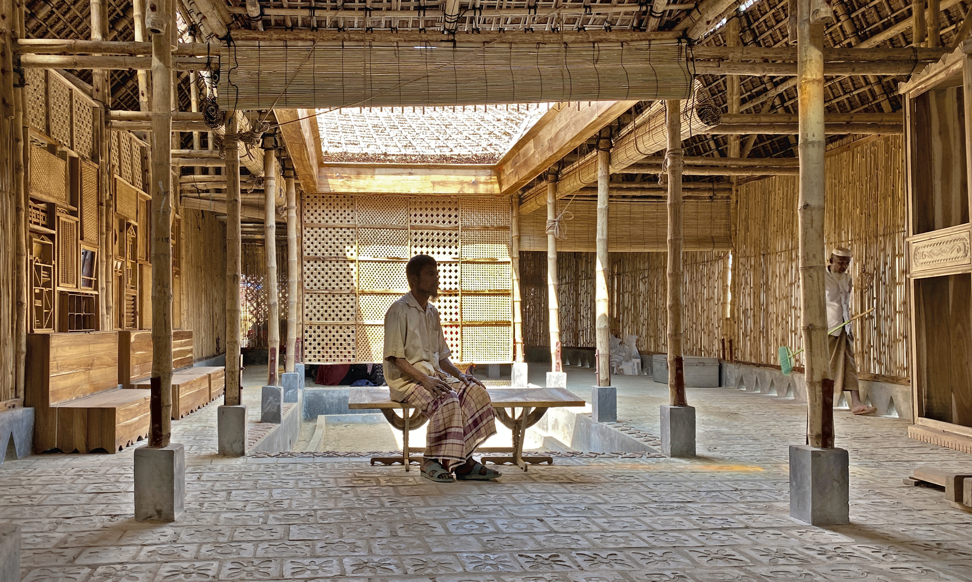 2022 entwarf Rizvi Hassan das Rohingya Cultural Memory Centre in Ukhiya. Der Neubau soll den Einwohnern vor allem als kultureller Identifikationsort dienen.