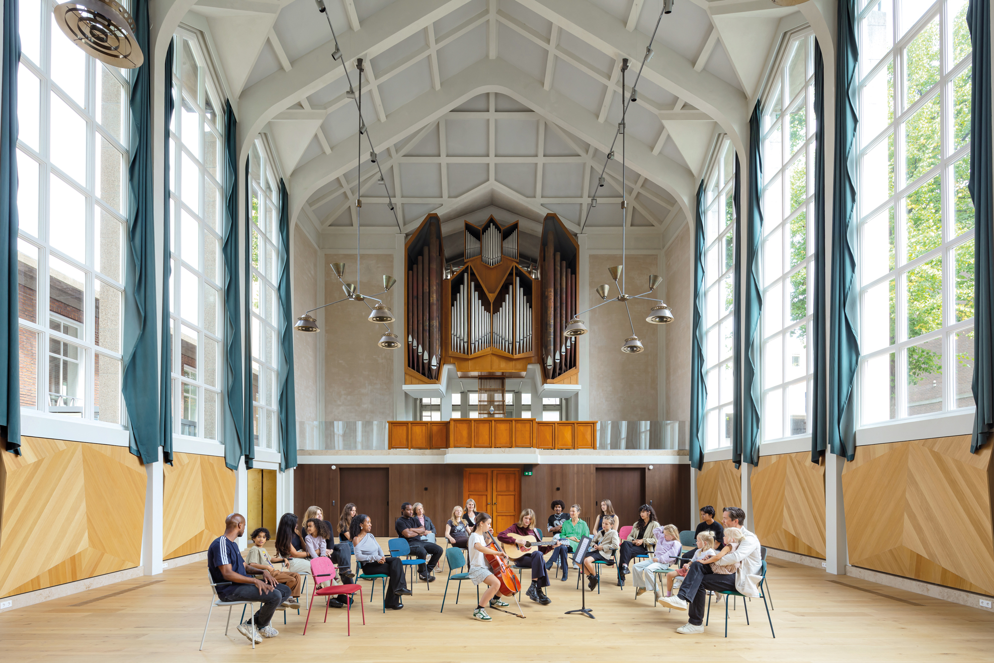 Die letzte Mennoniten-Kirche in Rotterdam transformierte Powerhouse Company in eine Musikschule. Die Orgel wird weitergenutzt.