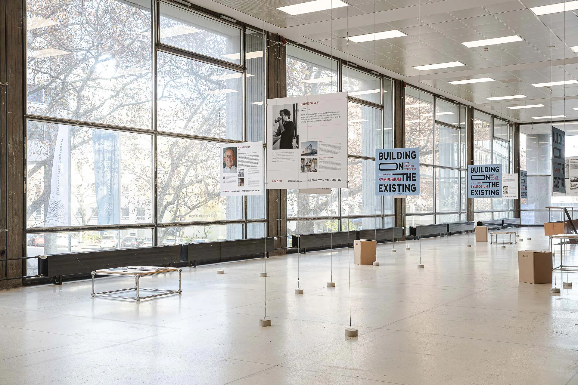 Begleitend zu den Vorträgen gab es eine Ausstellung im Foyer des Kollegiengebäudes I der Universität Stuttgart.