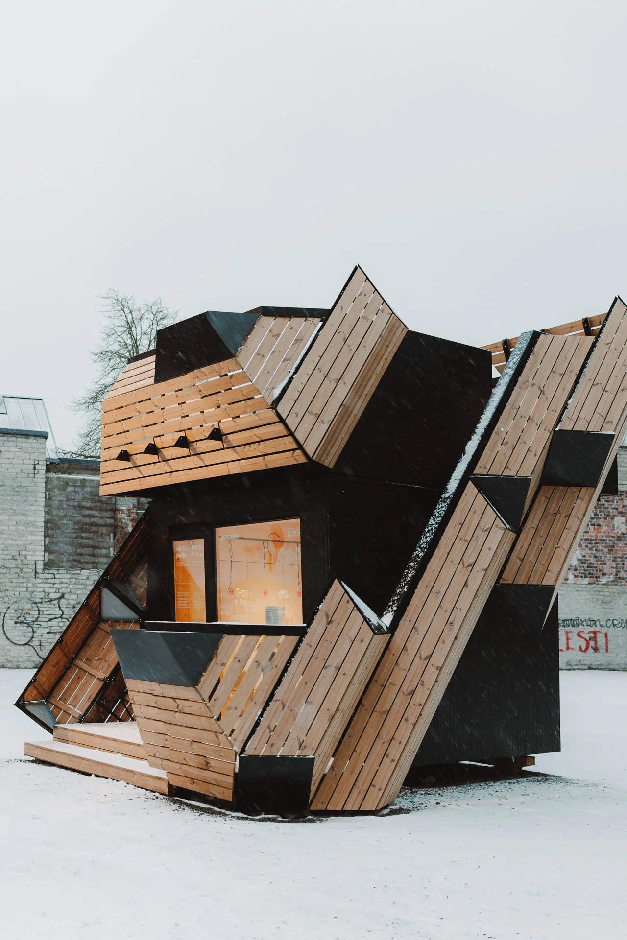 Der Innenraum des PAKK-Pavillons wird als Galerie für wechselnde Ausstellungen genutzt.