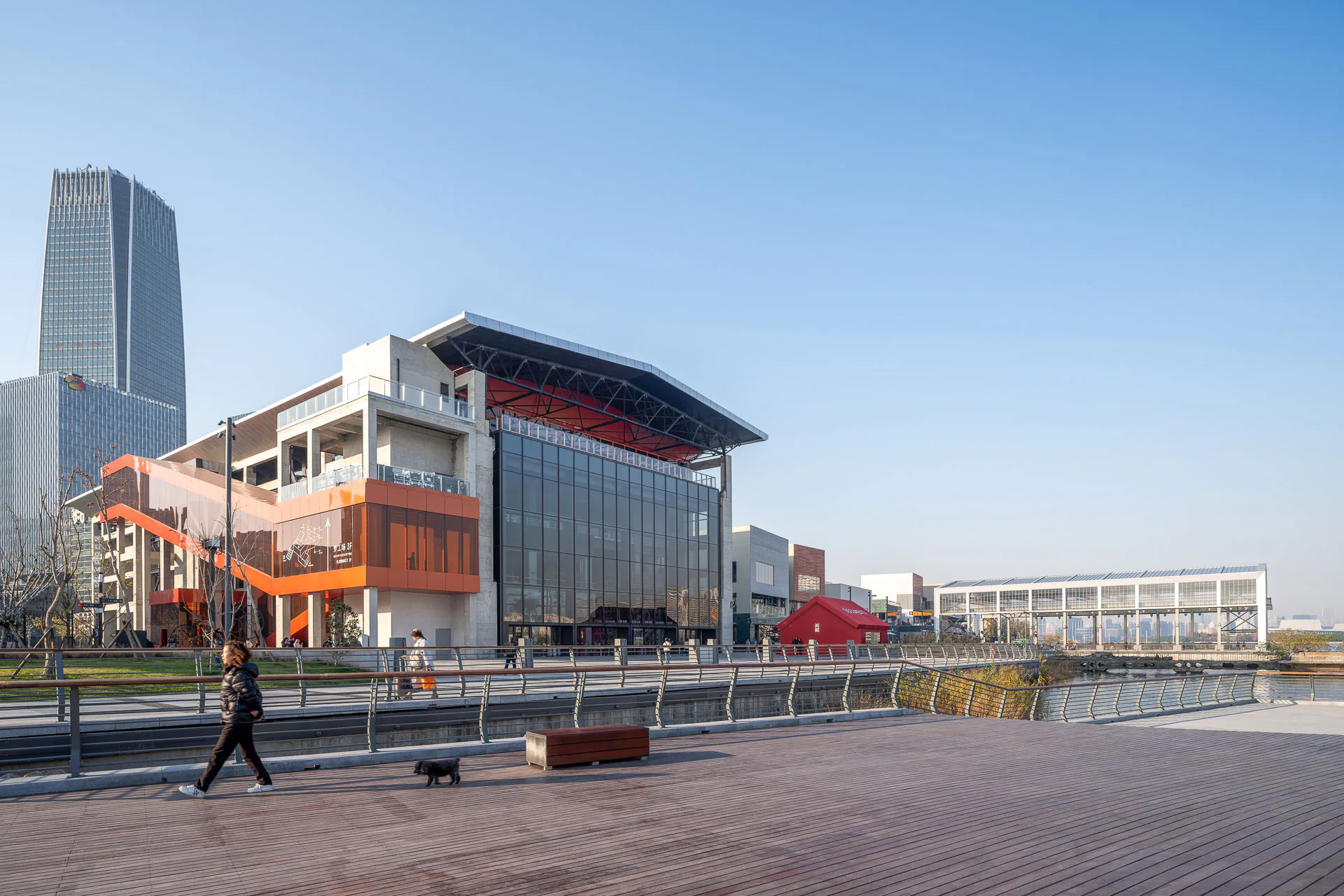 Das Hauptgebäude der Fabrik – heute M Factory – ist das weitaus größte Industrierelikt auf dem Areal.