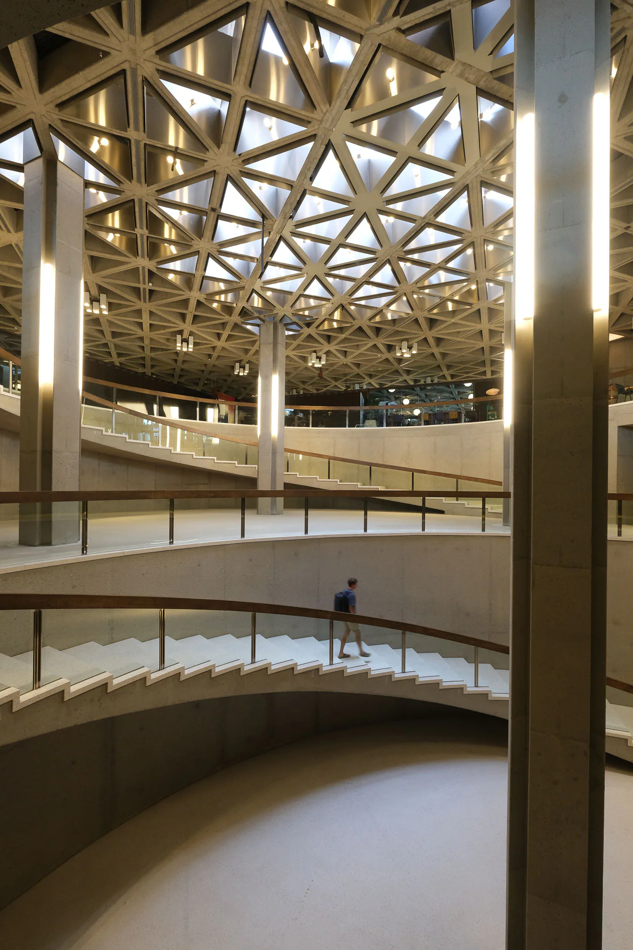 Ein neues Oberlicht sorgt für Tageslicht im Atrium.