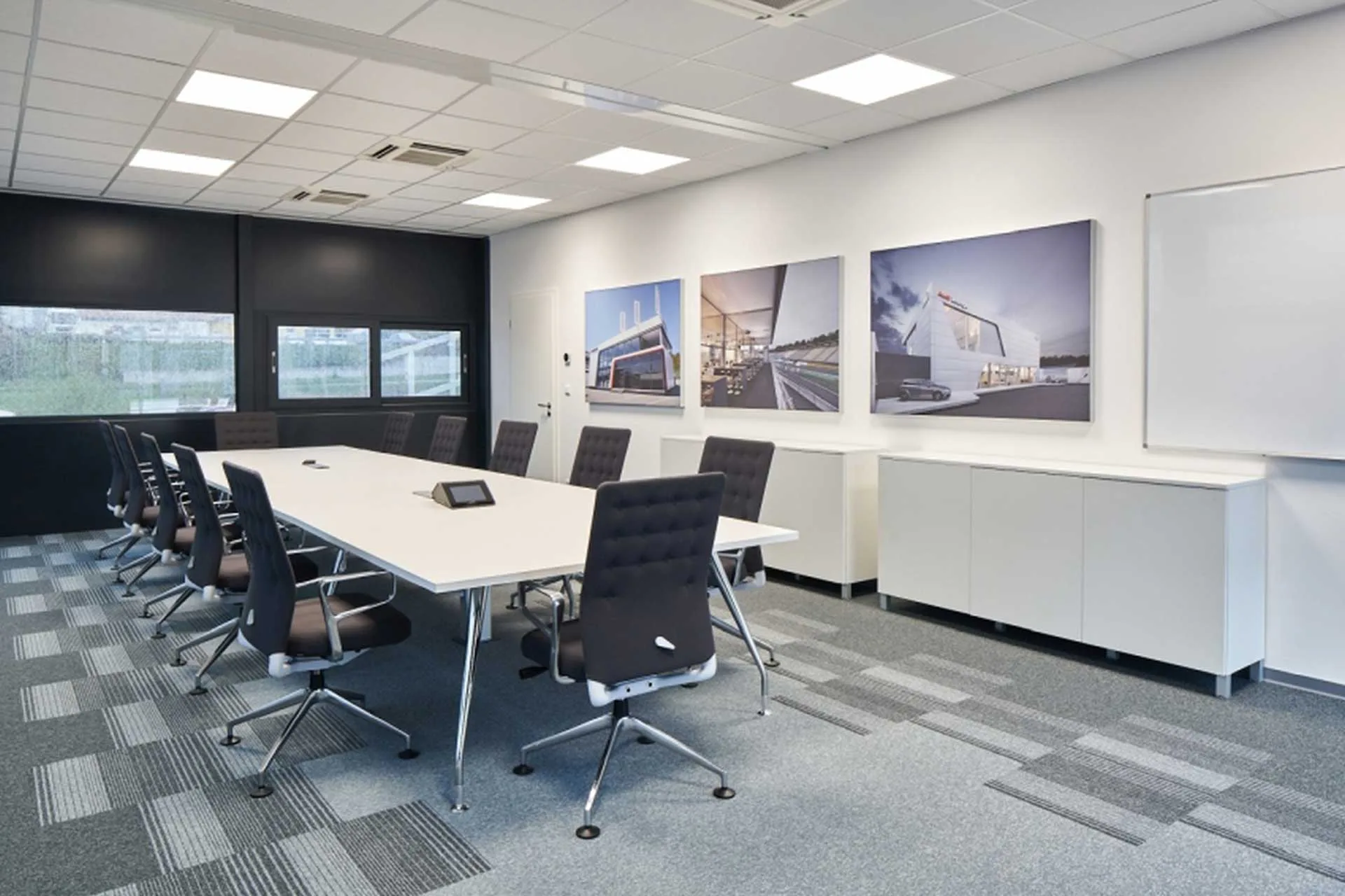 Moderne Büroinnengestaltung des Manhattan-Systems für einen renommierten Kunden.