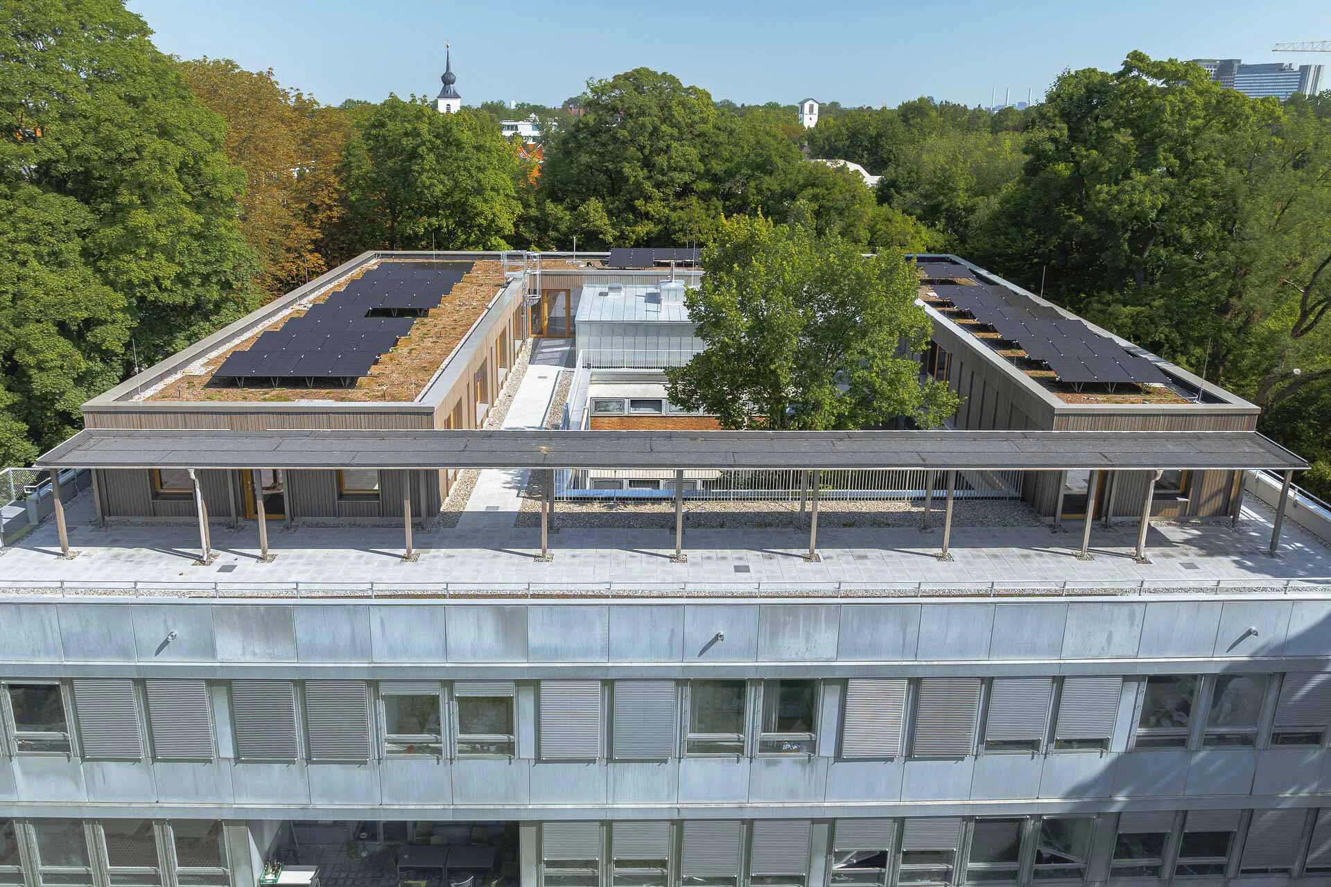 In der Scheinerstrasse in München hat Kleusberg ein Bestandsgebäude der Ludwig-Maximilians-Universität aufgestockt.