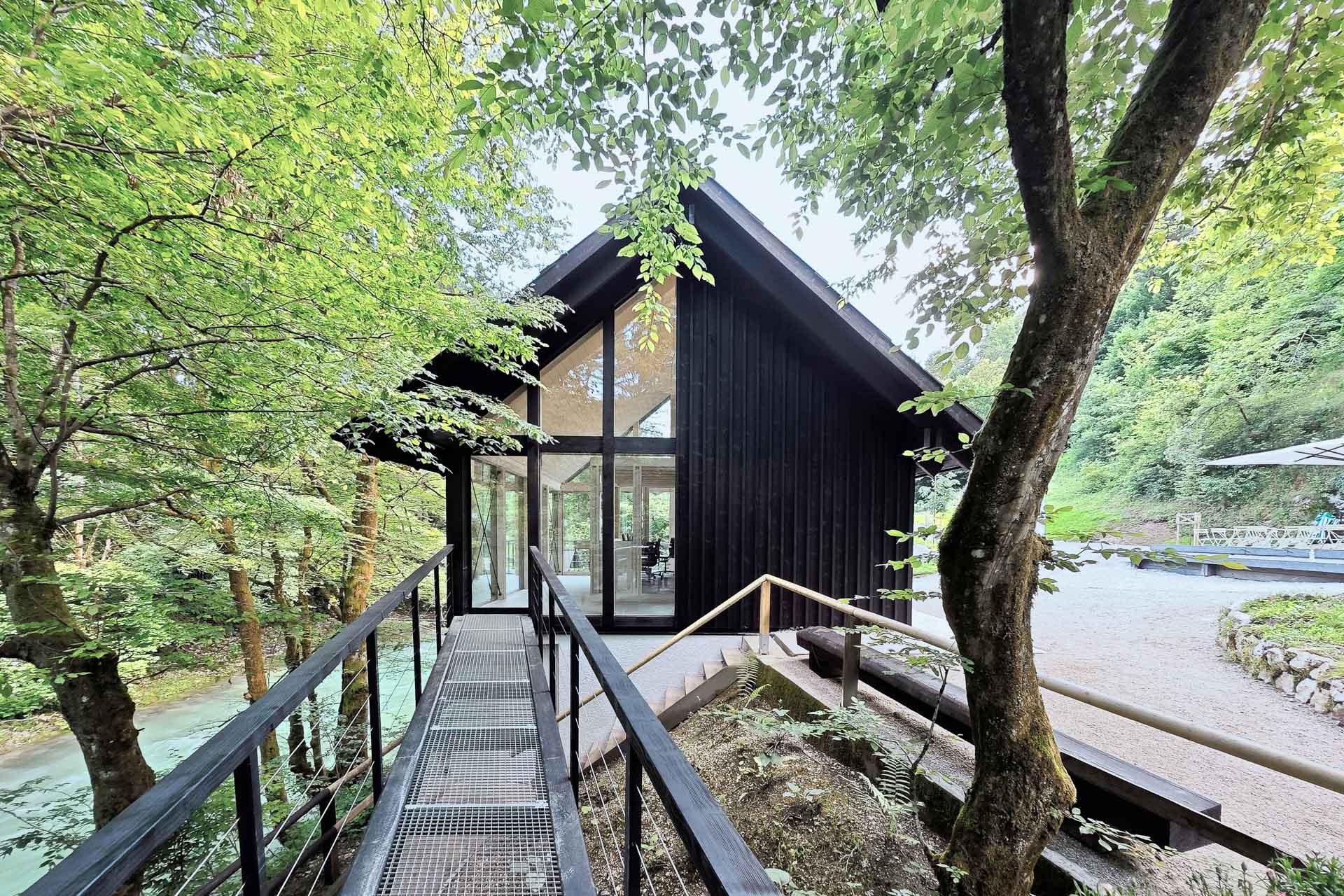 Empfangsgebäude für die Vintgar-Klamm von Ofis Arhitekti