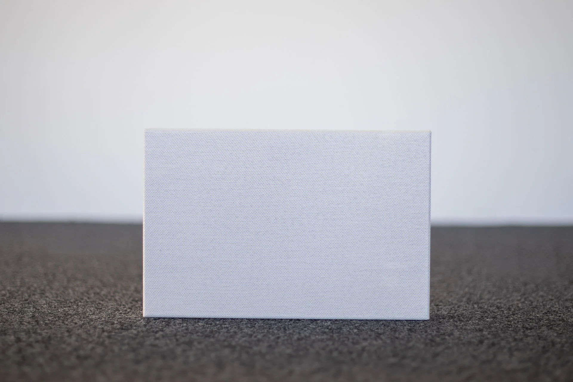 MUTE+-Paneele sind nach Indoor Air Comfort Gold und Oeko-Tex Standard 100 geprüft und erfüllen hohe Anforderungen an Raumluftqualität und geringe Emissionen.
