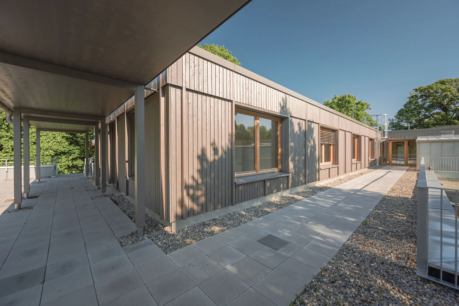 Die eingeschossige Dachaufstockung in Holzbauweise erfolgte nach Plänen der Münchner Gruber Holzapfel uns Architekten.
