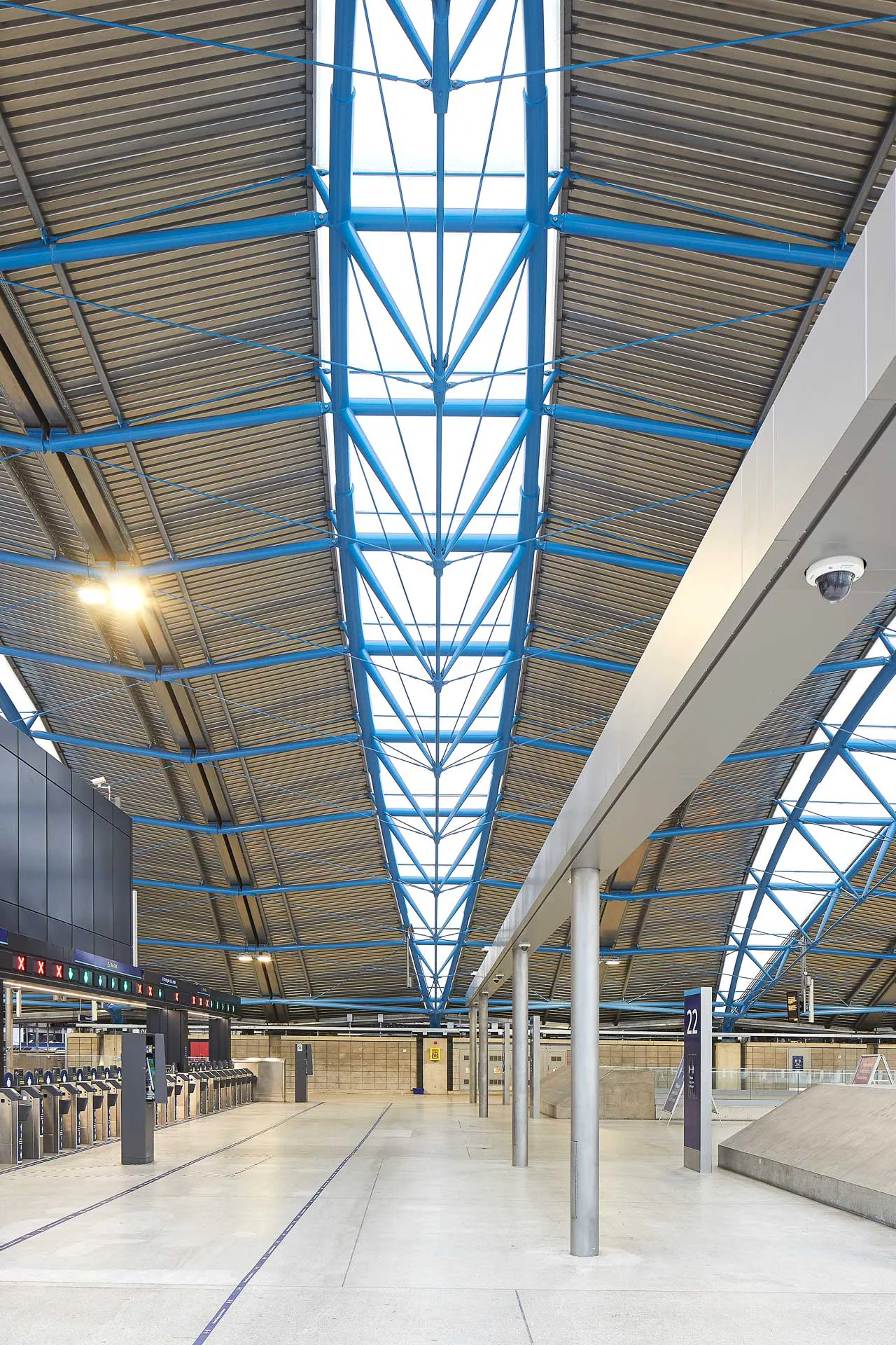 Die ehemaligen Eurostar-Bahnsteige wurden vollständig zurückgebaut und mit neuen Gleisen, Signalanlagen und modernen Bahnsteigausstattungen versehen.