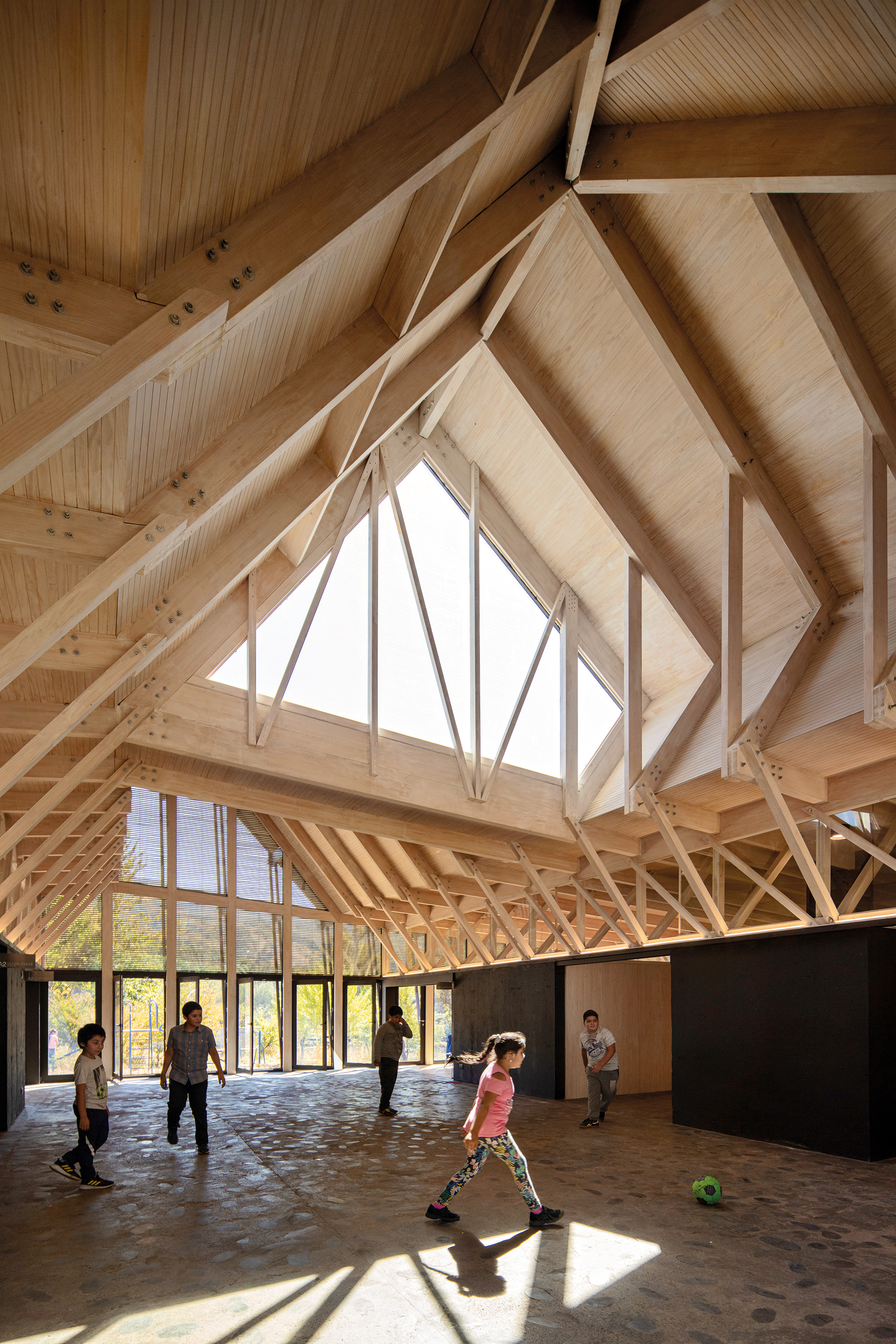 Large, north-facing rooflights bring daylight and fresh air into the school in Paillaleo.