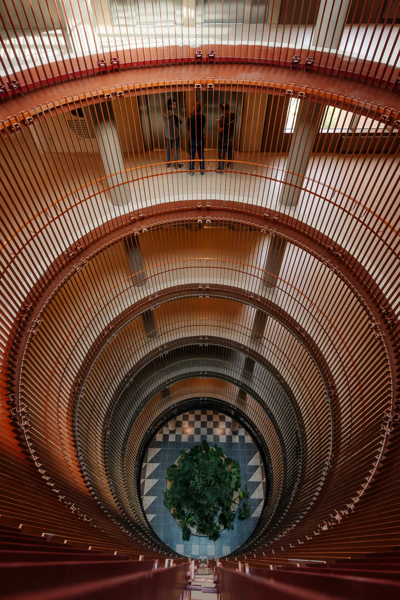 Das Atrium dient als Bindeglied der Wohnflügel und gleichzeitig Lichtquelle der Innenräume.