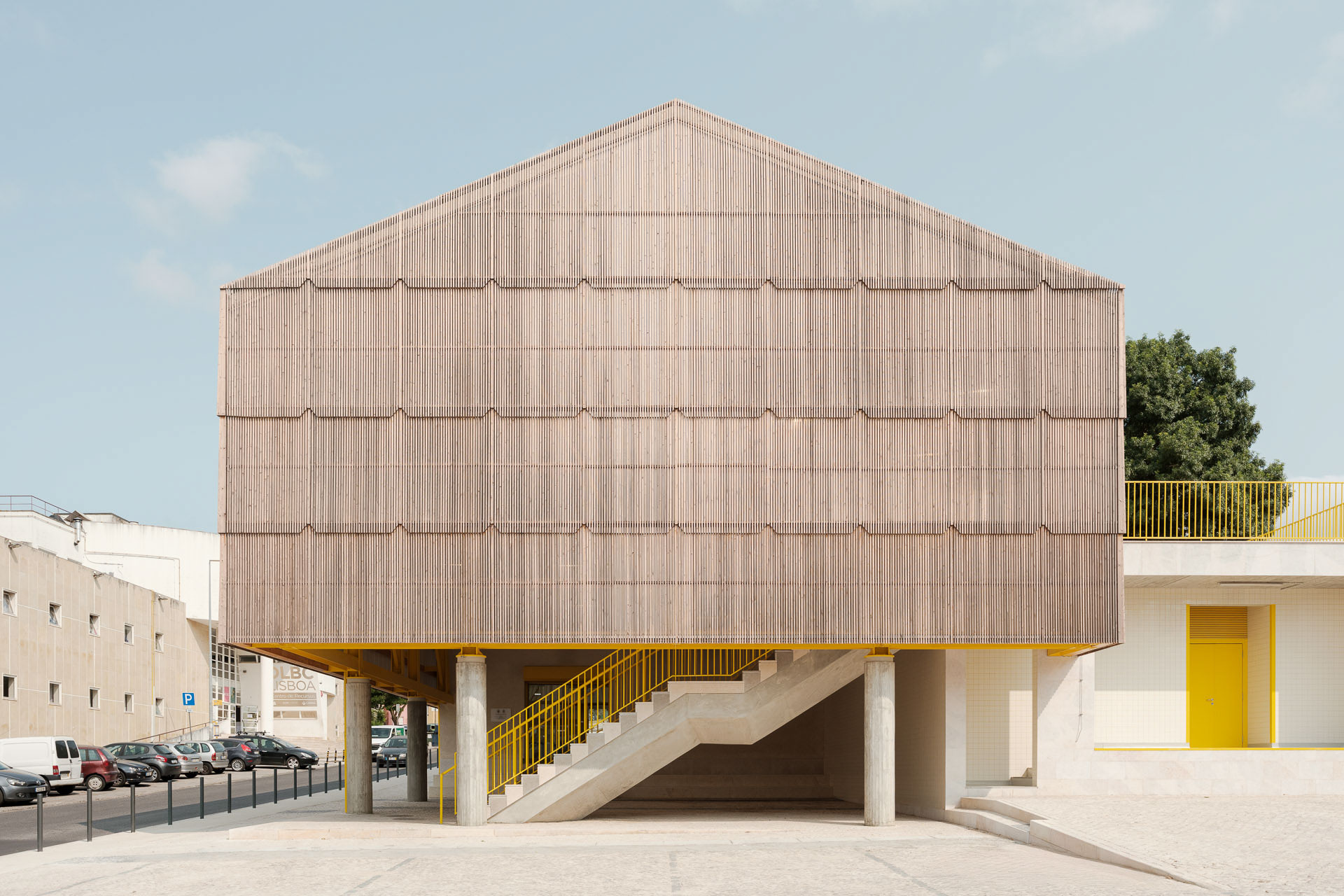 Renovierung einer Markthalle bei Lissabon von REDO Architects