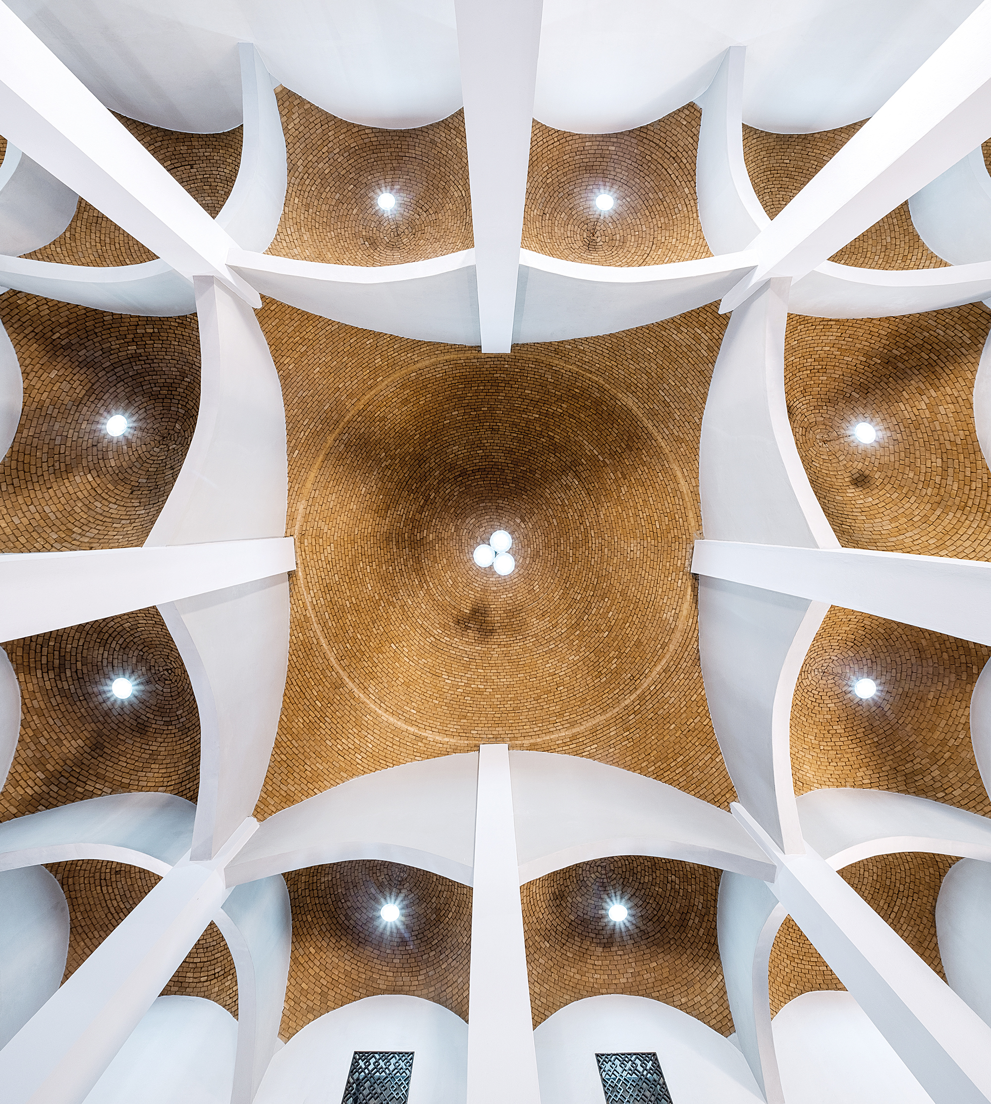 2018 bauten Mariam Issoufou Architects eine Moschee in Dandaji im Niger zum Gemeindezentrum um. Dabei führten sie dessen Lehmziegelbauweise weiter.