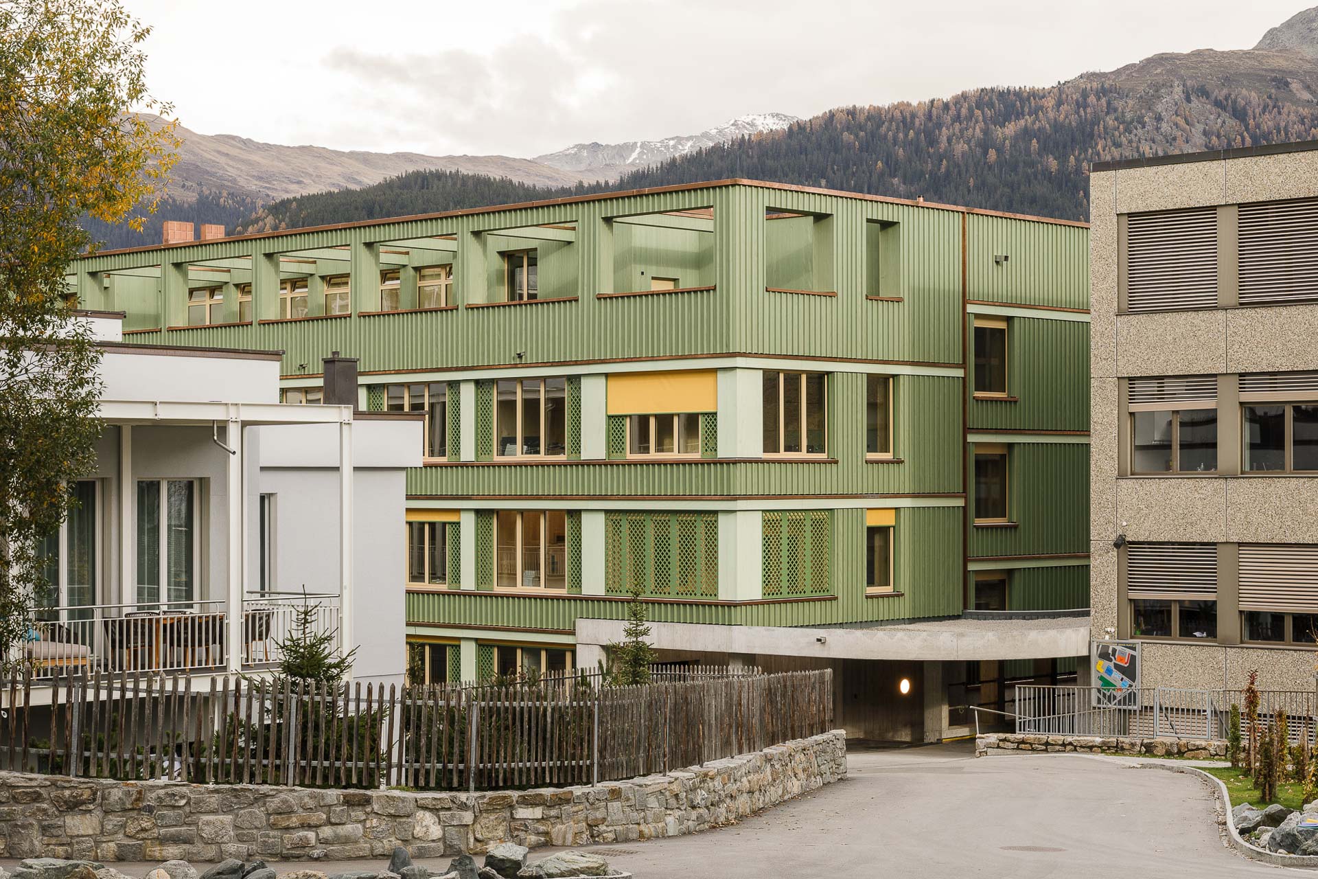Schulzentrum in Davos von Cura Architekten