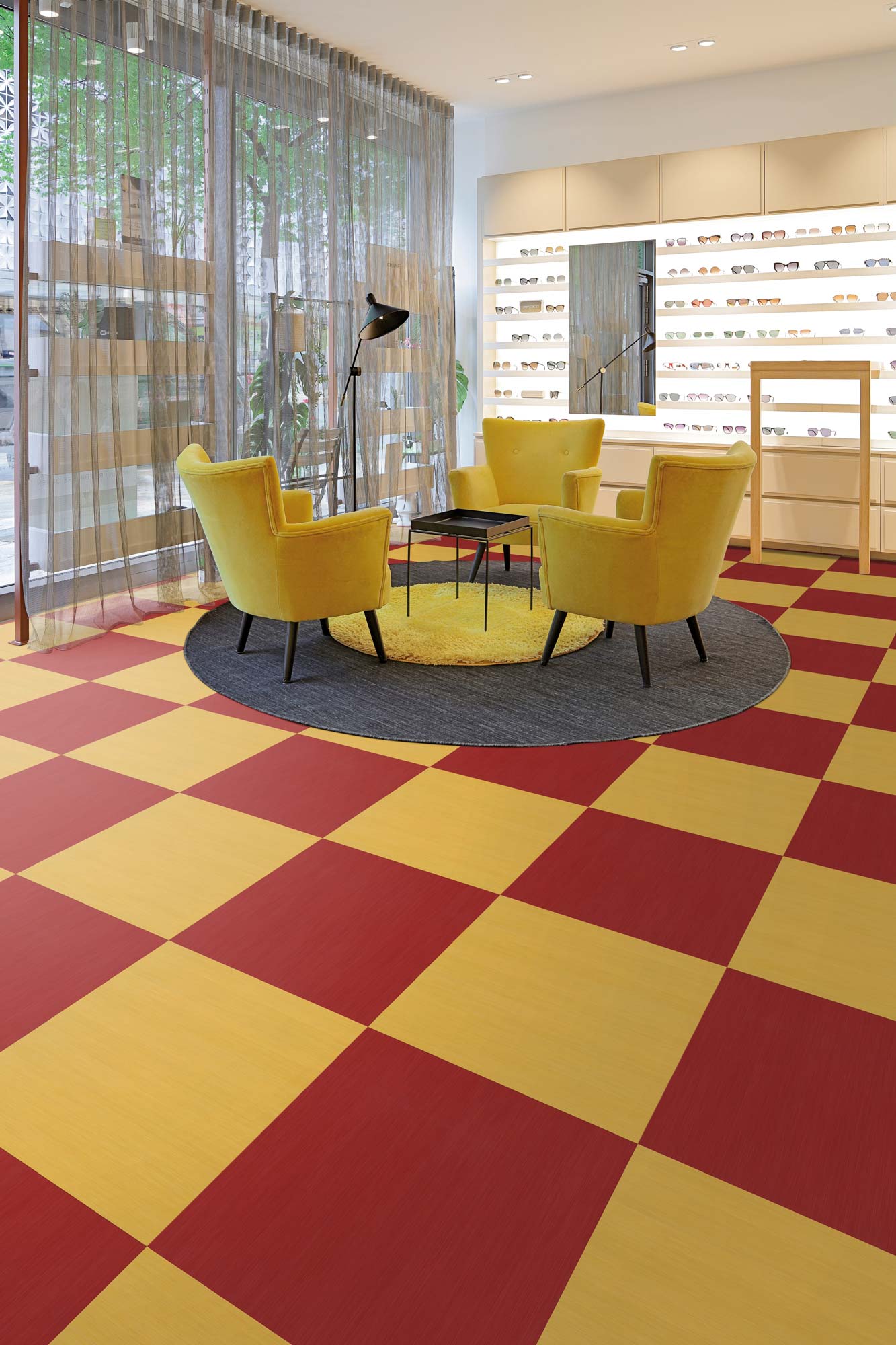 Akzente setzen: PVC-Bodenbeläge bieten von klassisch bis stylisch eine große Vielfalt an Gestaltungsmöglichkeiten und verleihen so jedem Interieur ihren individuellen Charakter. Sie sind strapazierfähig und leicht zu reinigen und damit ideal für Gebäude mit hoher Besucherfrequenz.