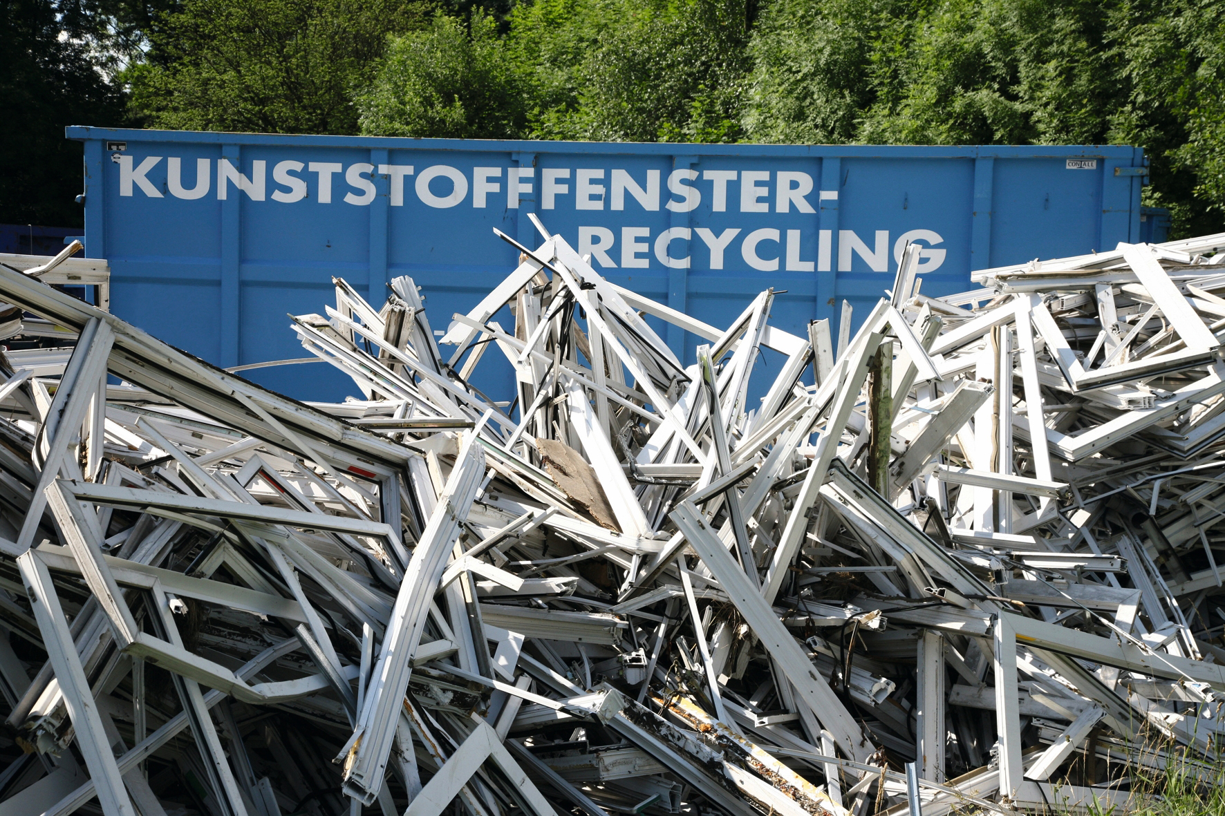 Über die Branchenlösung Rewindo werden 87 Prozent der alten PVC-Fensterprofile hochwertig recycelt und in neuen Kunststofffenstern wiederverwendet.