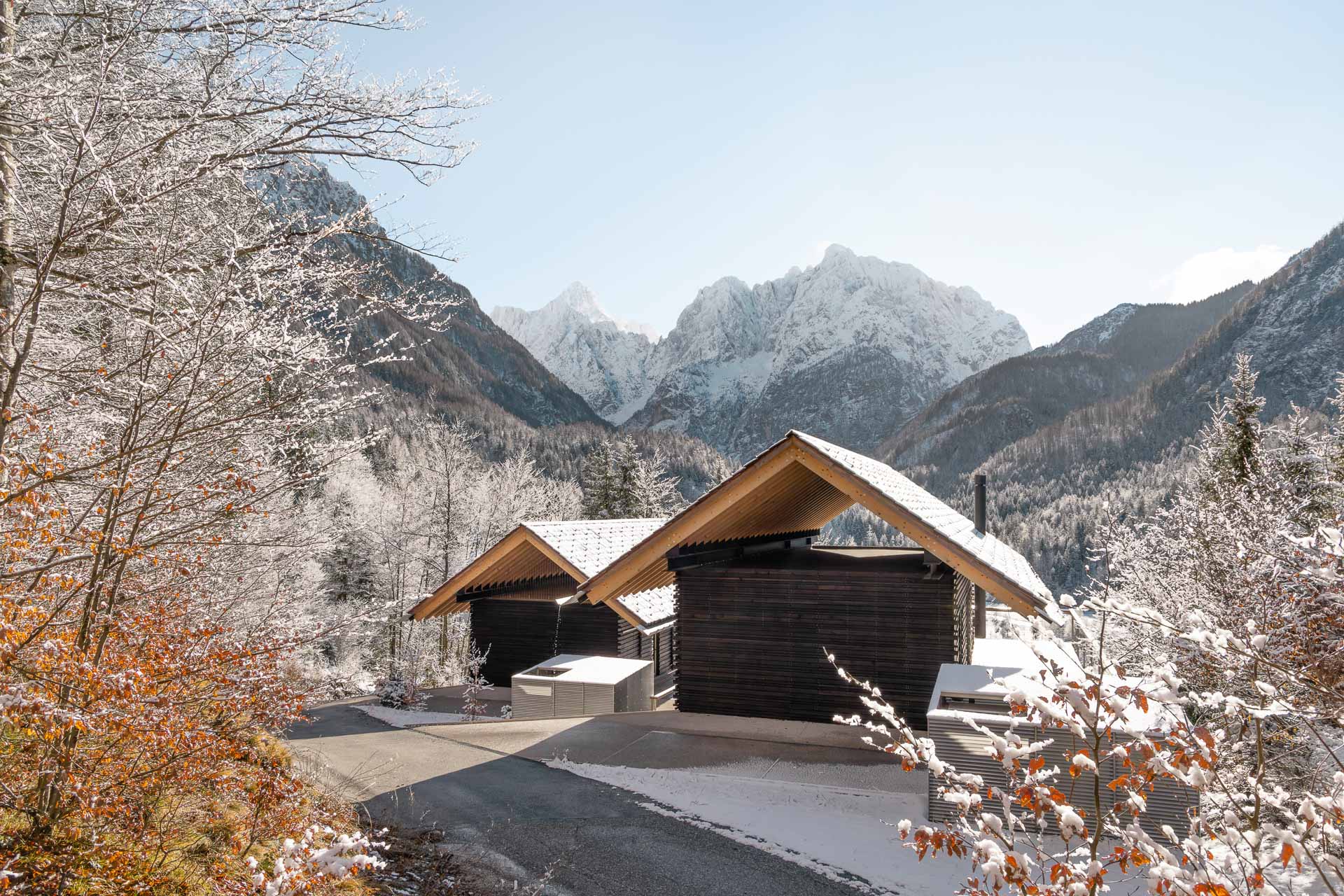 Alpine Ferienhäuser von Dekleva Gregorič Architects