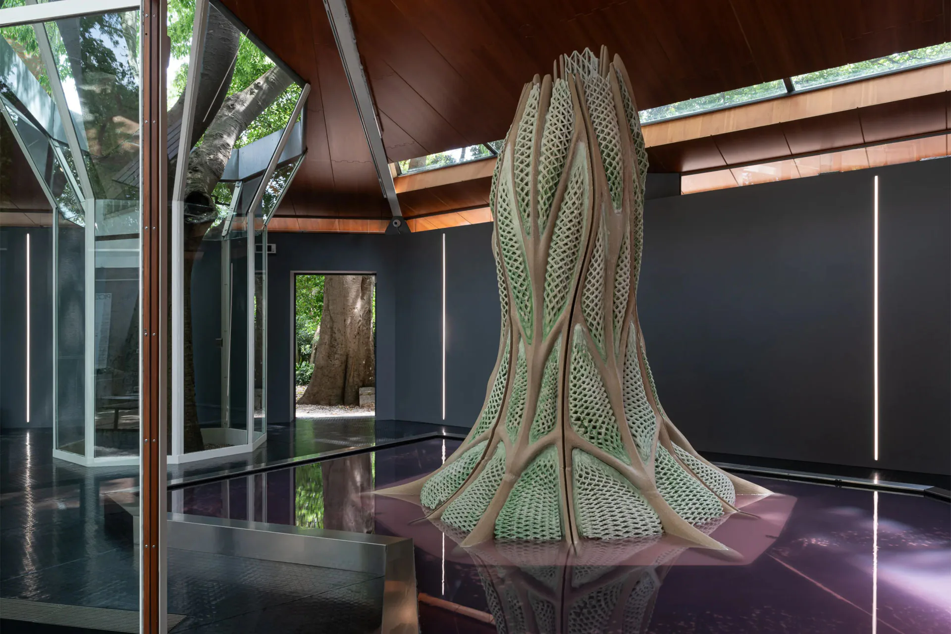 Nur Spielerei oder ernsthafter Beitrag zum zukunftsfähigen Bauen? Der von der Künstlergruppe Living Room Collective gestaltete Beitrag „Picoplanktonics“ war 2025 im kanadischen Pavillon auf der Architekturbiennale in Venedig zu sehen.