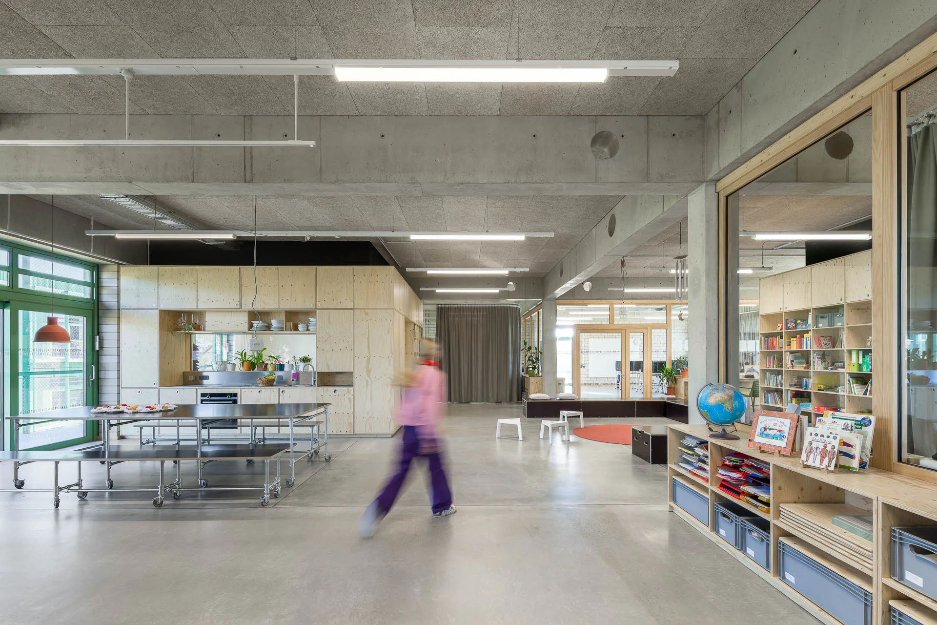 Die Innenräume bestechen durch ihre Offenheit – hier eines der Lernlofts für bis zu 72 Schüler.