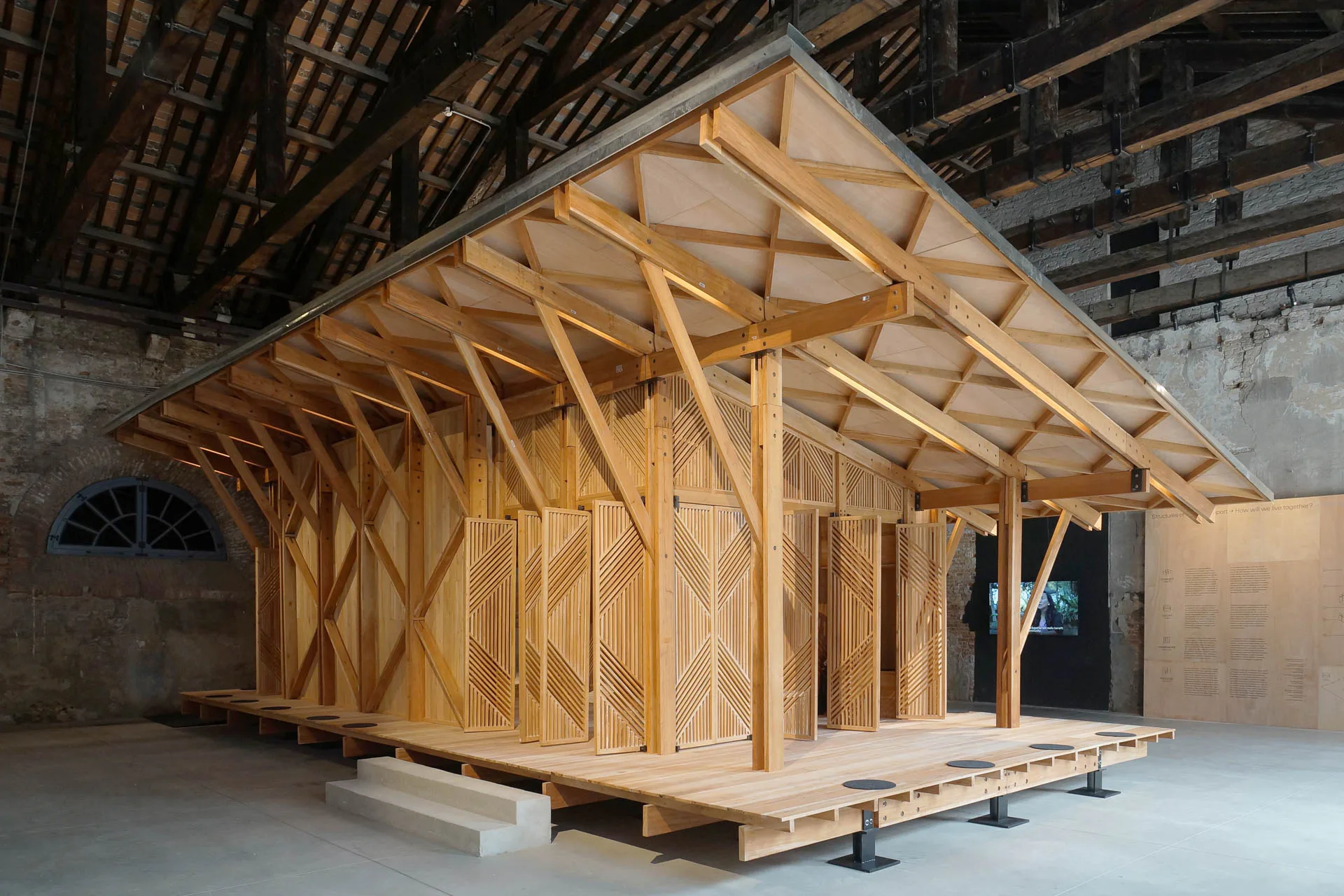 Auch die Länder des globalen Südens benötigen Holz zum Bauen: Der philippinische Beitrag zur Architekturbiennale 2021 zeigte diesen Prototyp einer Bibliothek für ländliche Regionen.
