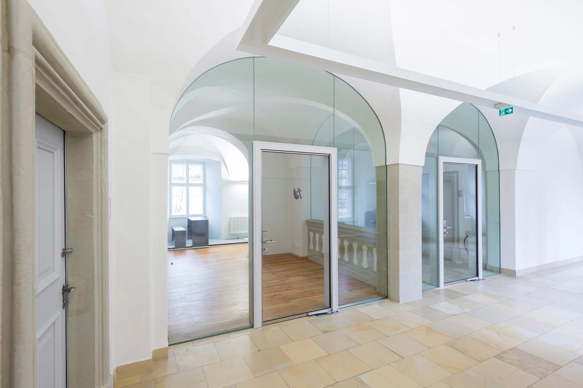 Brandschutzabschluss als Teil der architektonischen Detailausbildung.