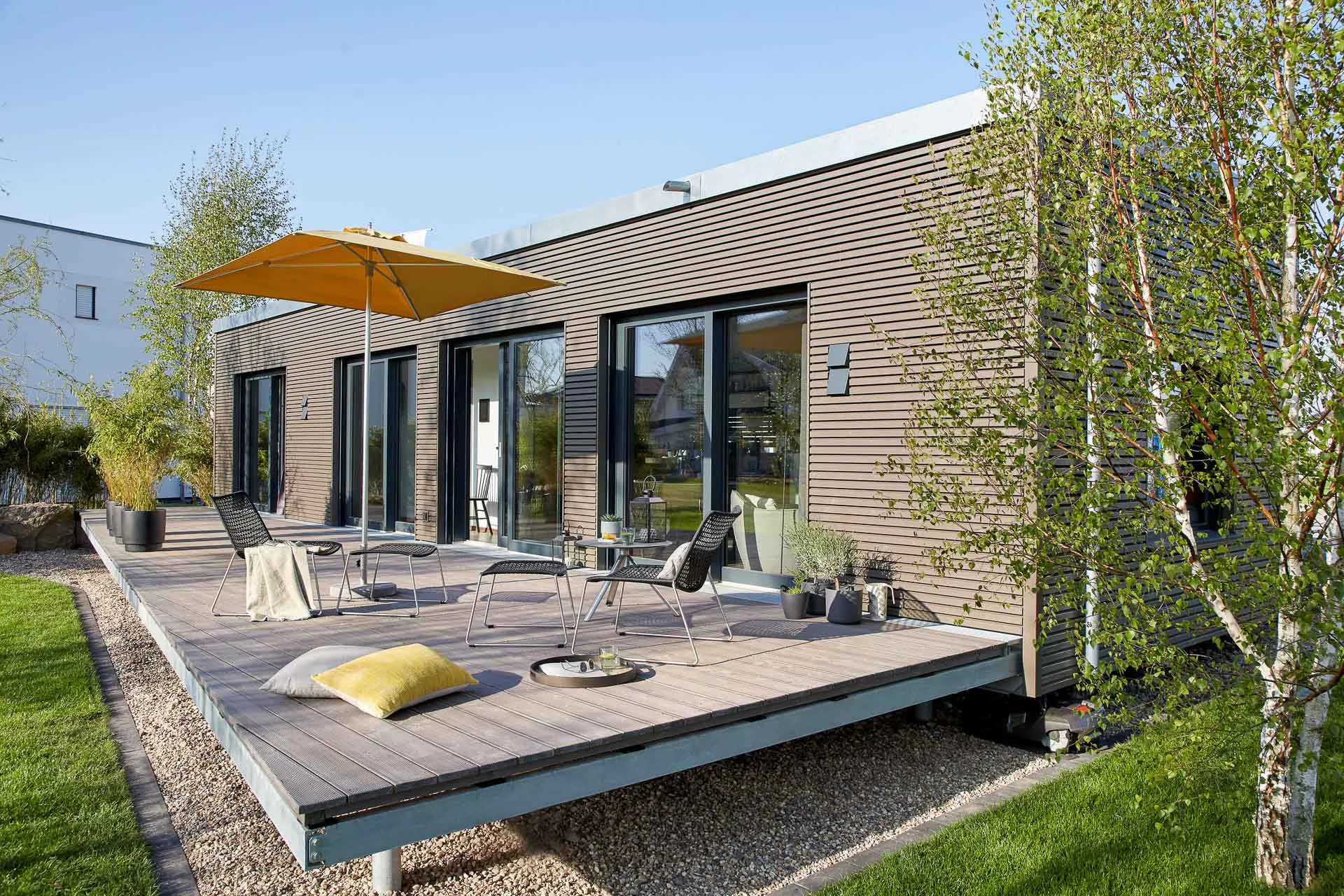 Die modularen FlyingSpaces sind als Ferienhäuser, Anbauten, Pflegeunterkünfte oder zur Aufstockung bestehender Gebäude nutzbar.