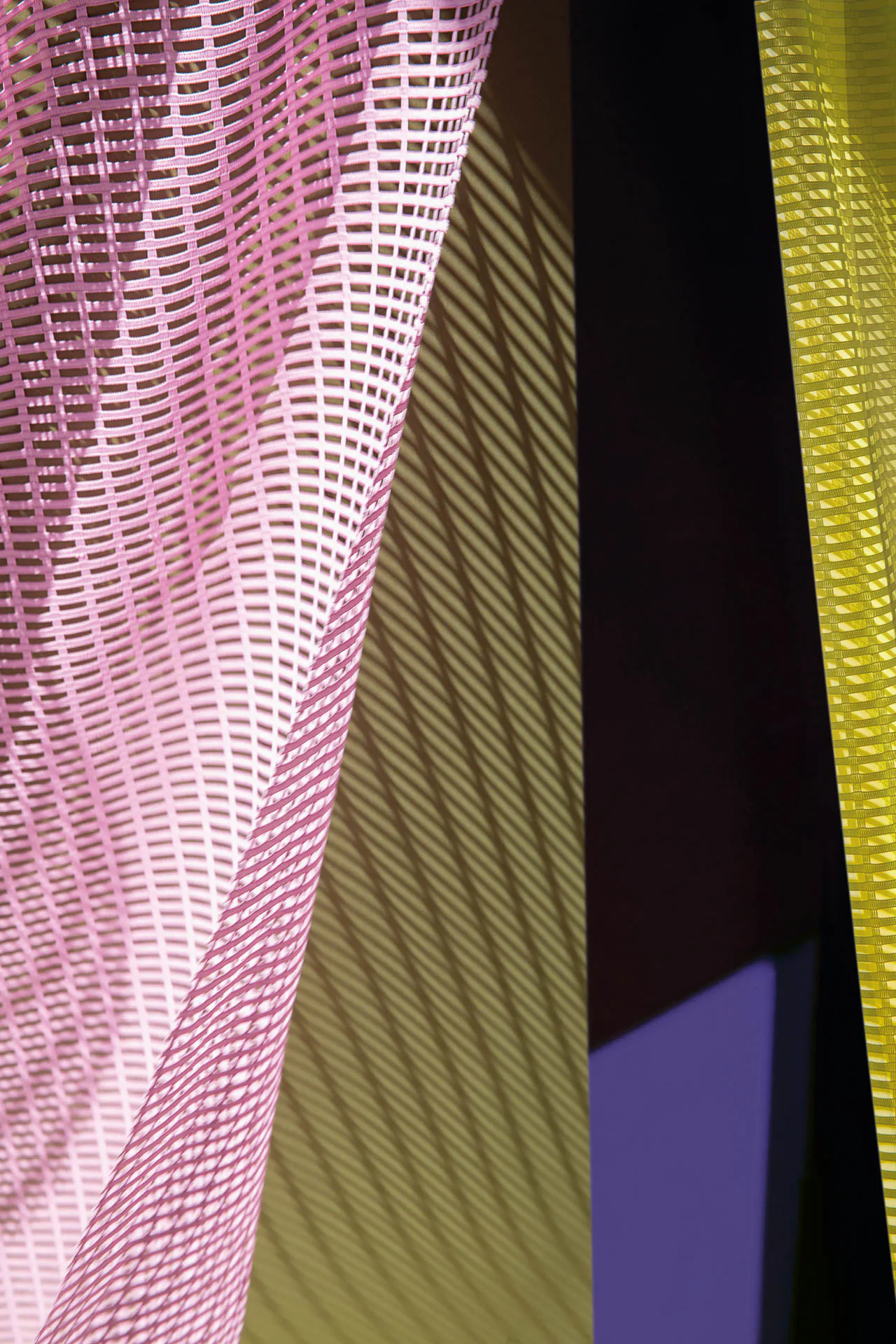 Die Kollektion Three von Isa Glink versteht Textilien als Teil der Raumgestaltung.