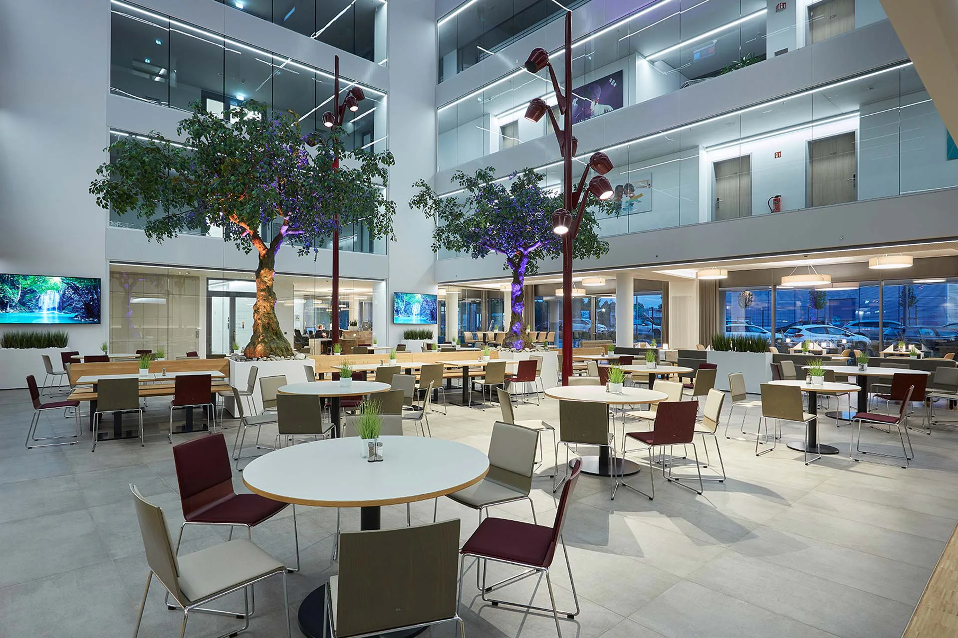 Blick in das Atrium des Connext-Campus.