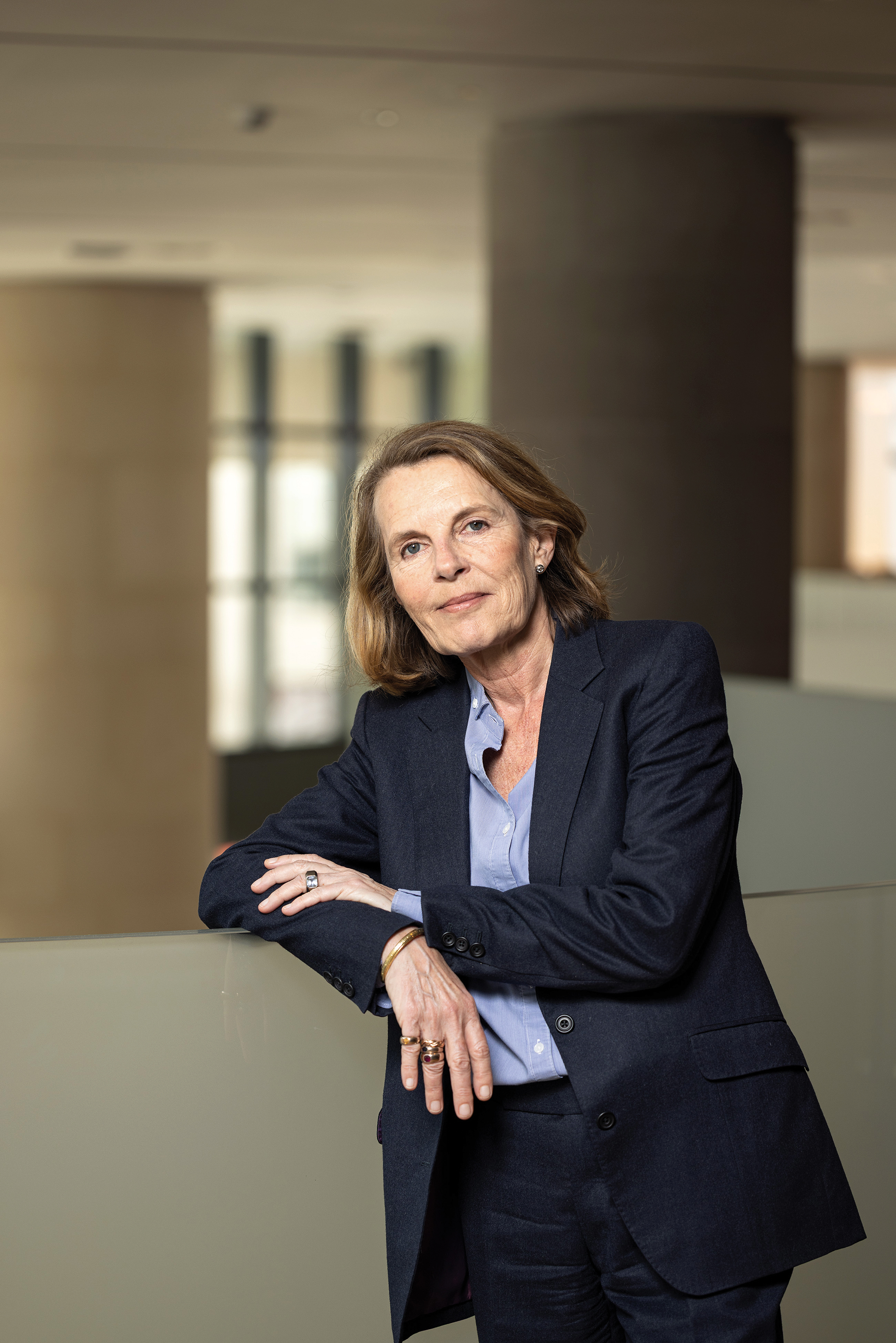 Annabelle Selldorf leitet das Studio Selldorf Architects in New York, das sie 1988 gegründet hat. Sie erhielt ihren Bachelor of Architecture am Pratt Institute und einen Master an der Syracuse University in Florenz. 2025 zählte das Time Magazine sie zu den 100 einflussreichsten Men schen der Welt. Das Pratt Institute verlieh ihr einen Ehrendoktor der Schönen Künste. Sie ist Mitglied der American Academy of Arts and Letters und wurde mit deren Award in Architecture ausgezeichnet.