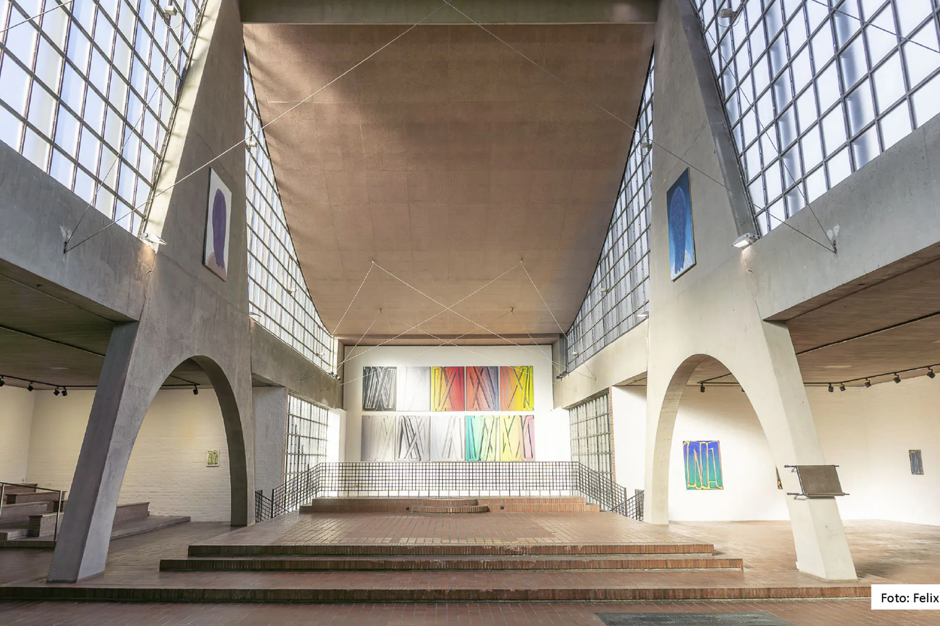 Im Kirchenschiff von Heilig-Geist gibt es auf mehr als 500 m² großzügige Ausstellungsflächen für Einzel- oder Gruppenausstellungen.