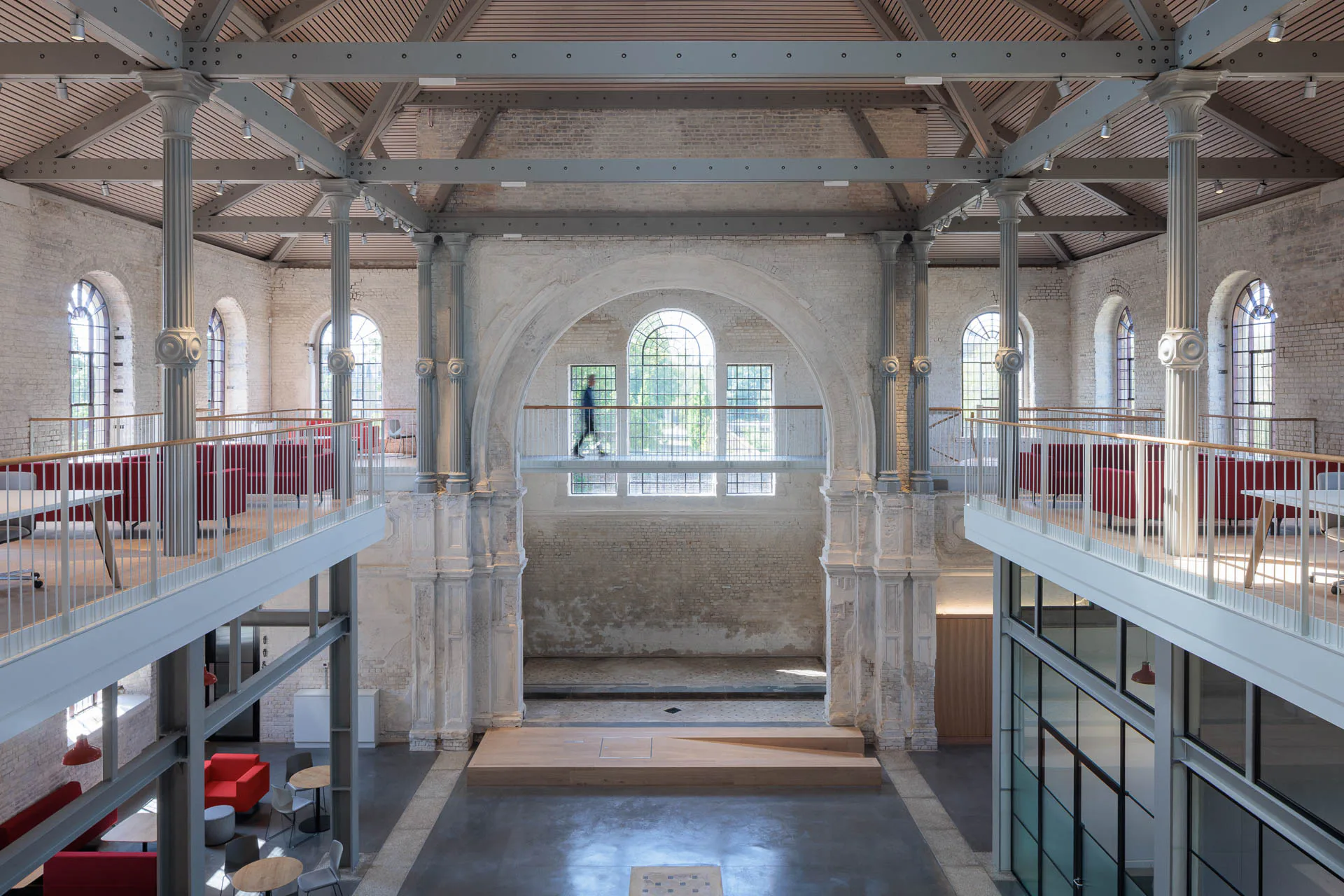 Hugh Broughton Architects integrieren ein lebendiges Community Hub mit Büros und Coworking Space in das hafennahe Gelände von Sheerness in England.
