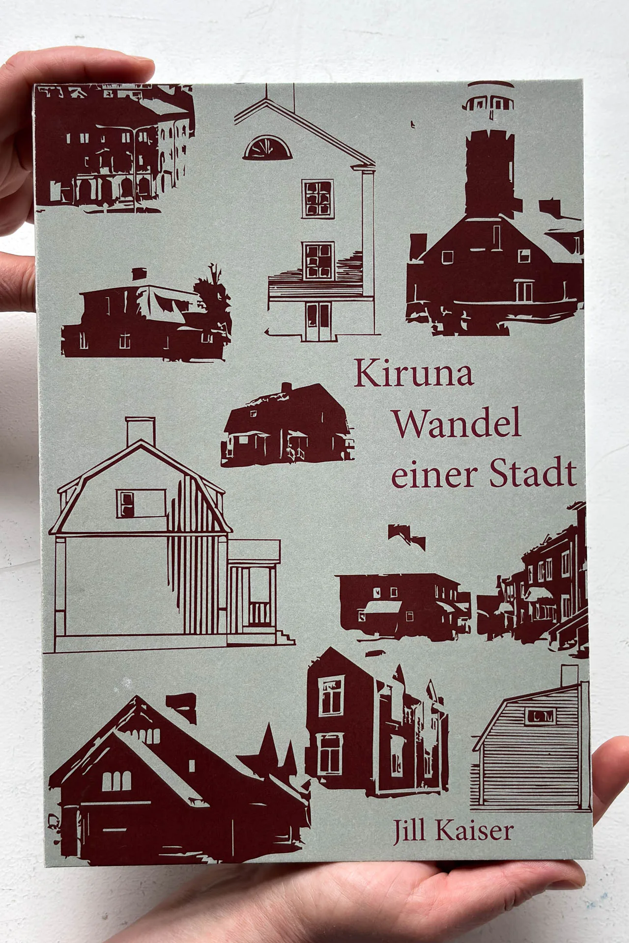 In Form eines Buches präsentiert Jill Celine Kaiser ihren Entwurf.