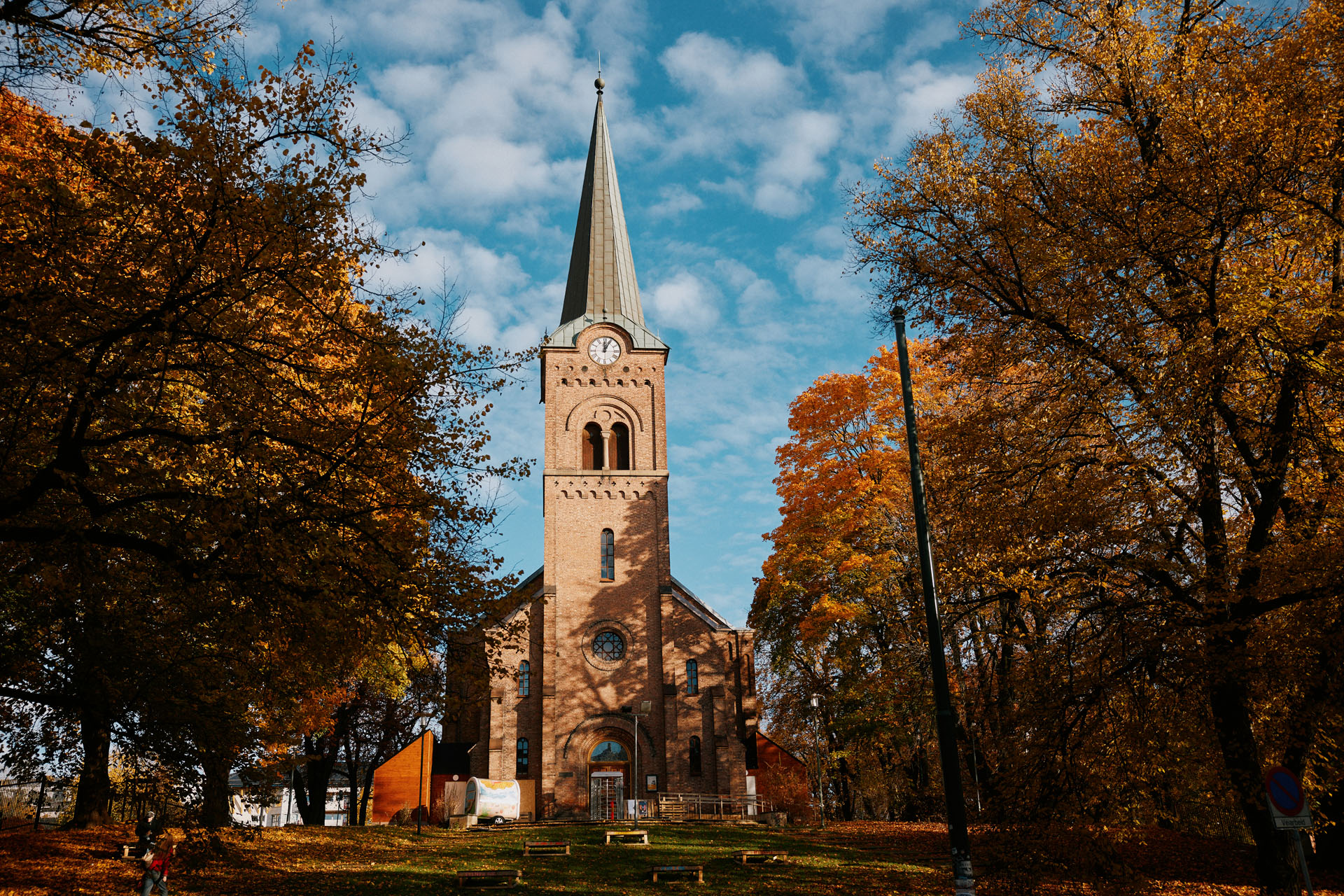 Die Osloer Architecture Triennale 2026 findet von 17. 09. – 01.10. in der zum Kulturort umgebauten Sofienberg Kirche statt