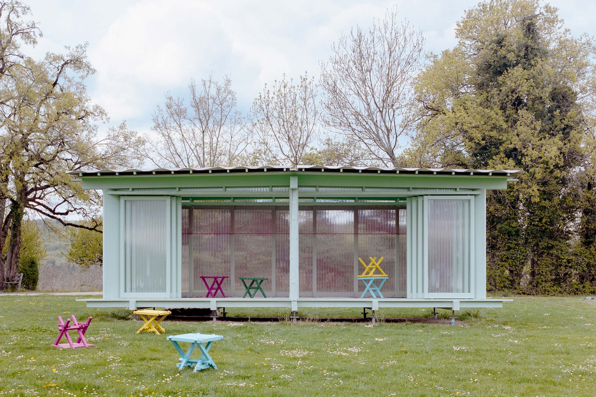 Schiebetürenpavillon von Piertzovanis Toews, Nuglar-St. Pantaleon 2025, Best of Best ICONIC AWARDS 2026.