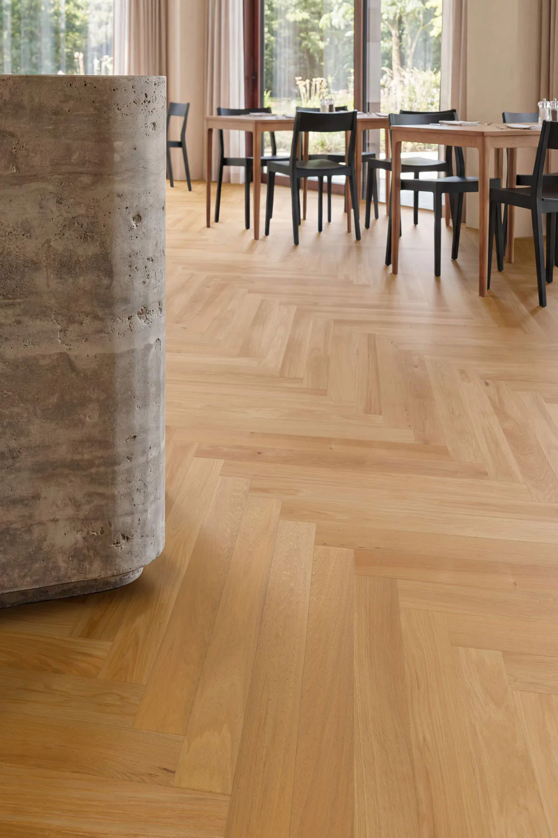Cleverpark 900 in Eiche Natur mit B-Resist – hier im Fischgrat verlegt.