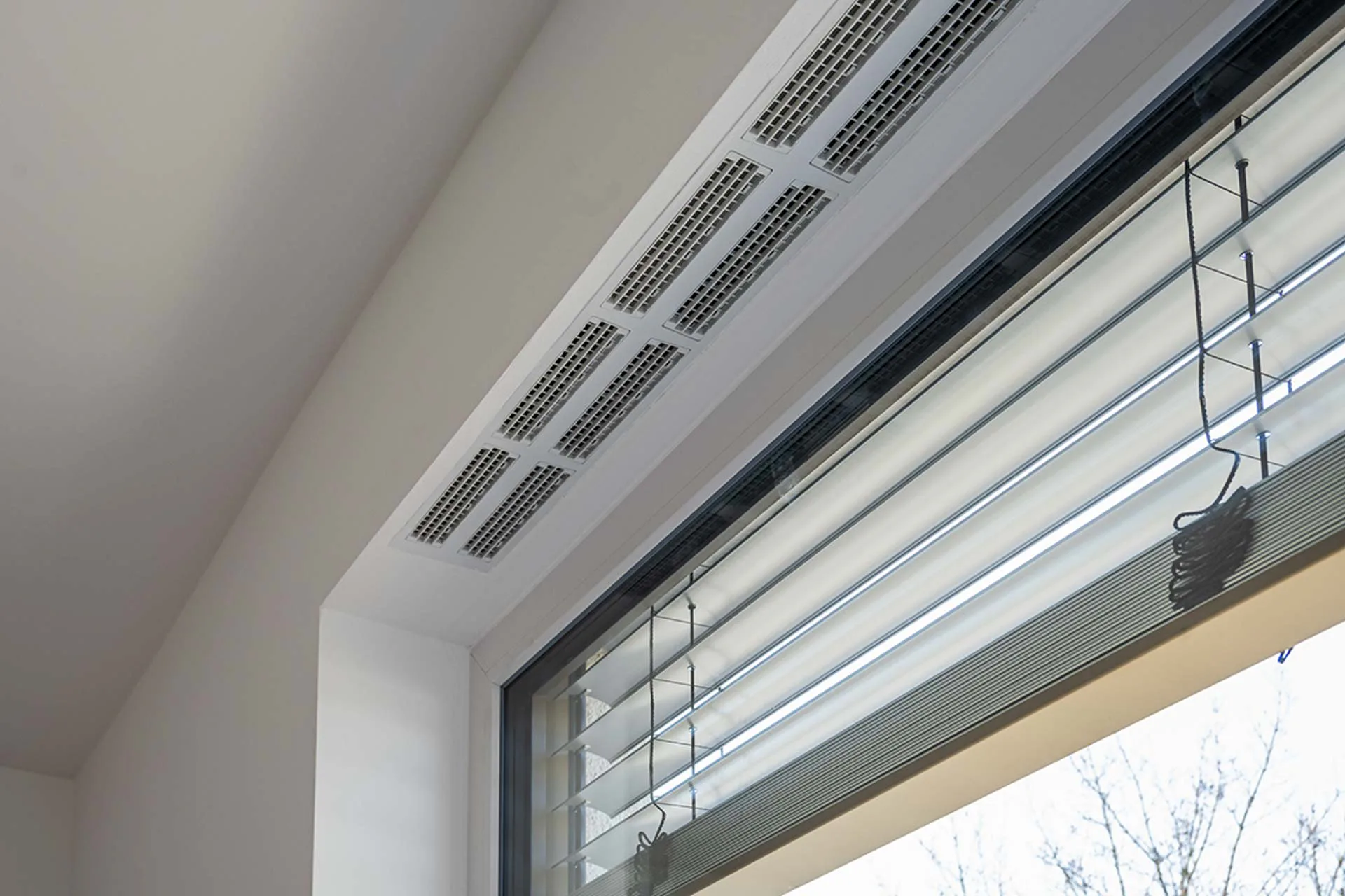 Envola Window im Fenstersturz: ein Bauteil für alle Funktionen.