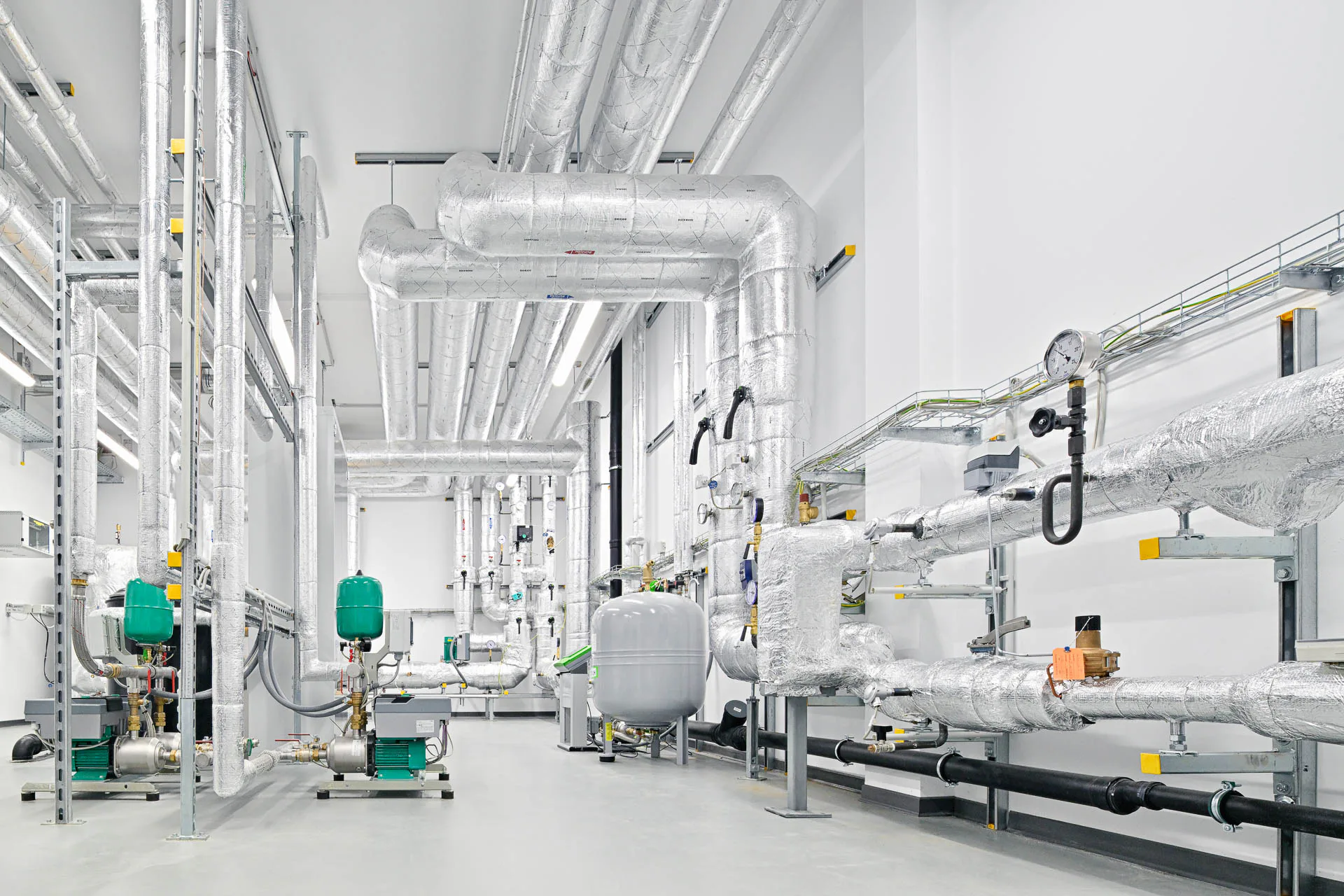 Heiz-, Kühl-, Sanitärzentrale im Erdgeschoss.