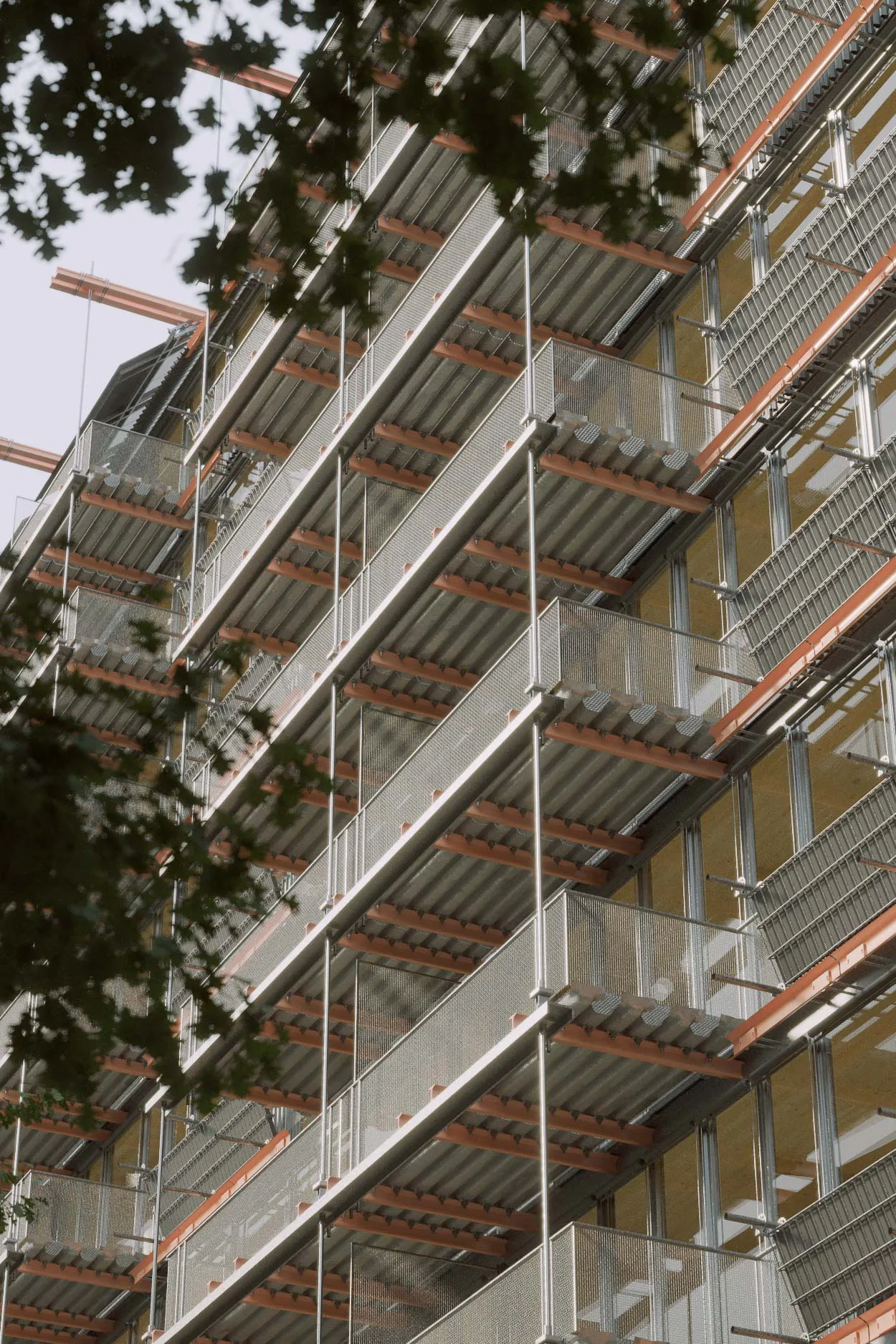 In Quartier „Auf dem Wolf“ planen Parabase einen zehngeschossigen Wohnungsbau für die Schweizerischen Bundesbahnen. Für die auskragenden Balkonträger und die Deckenträger im Gebäudeinneren werden Eisenbahnschienen wiederverwendet.