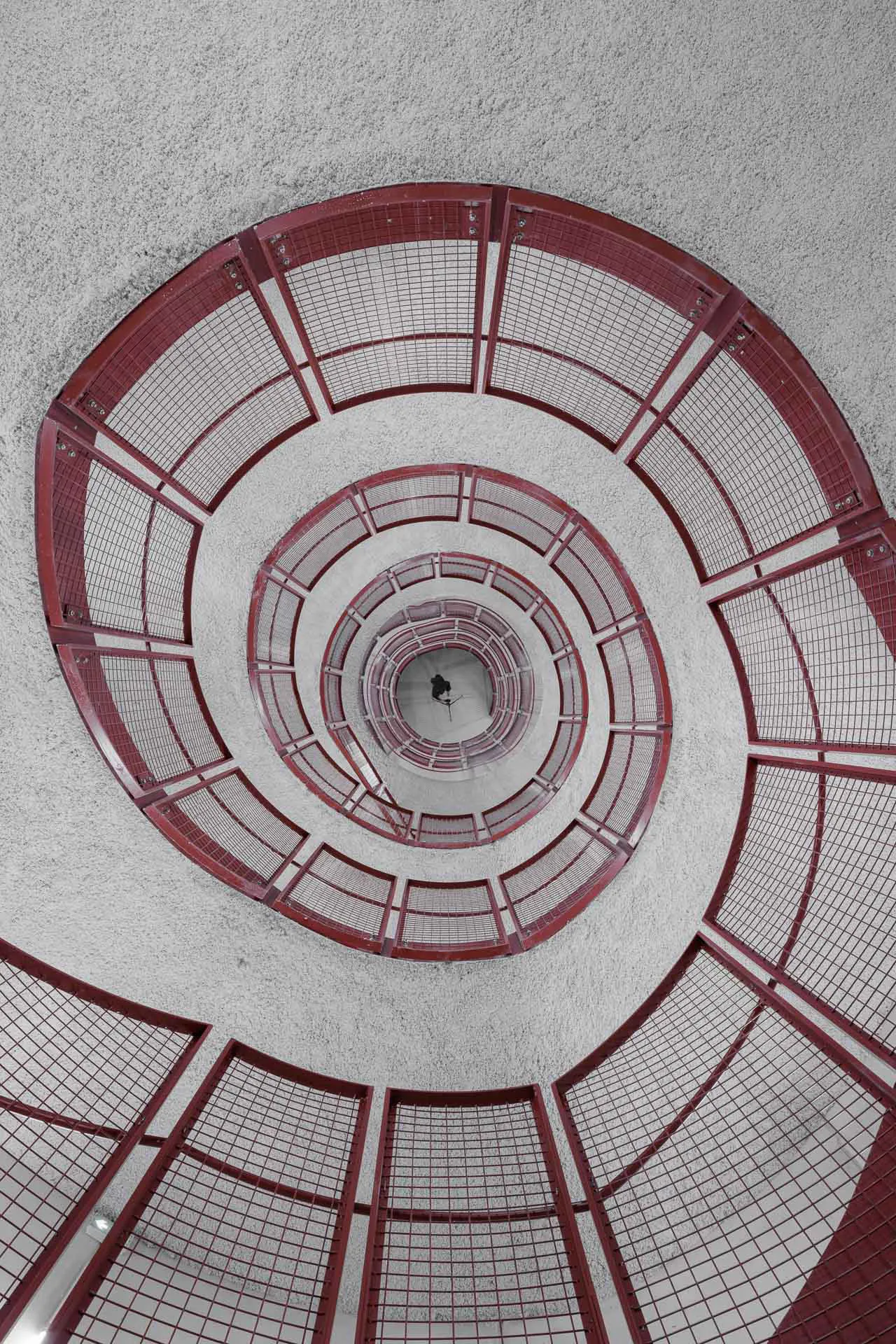 Die Wendeltreppe erzeugt ein spiralförmiges Bild.