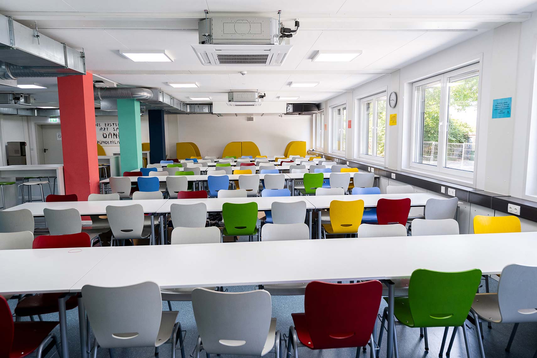 Die voll ausgestattete Mensa des Gymnasiums wird von der Schulgemeinde intensiv genutzt.