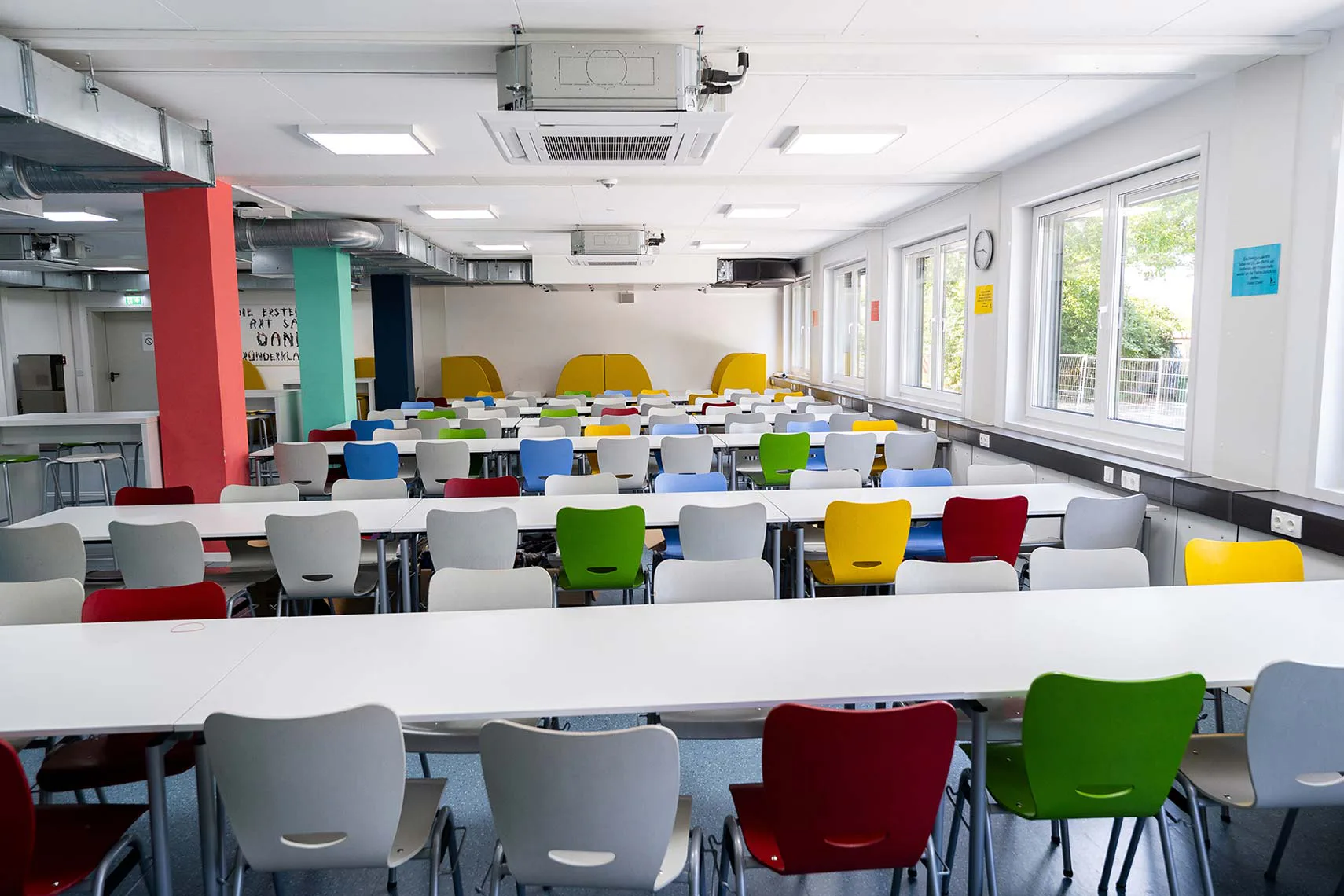 Die voll ausgestattete Mensa des Gymnasiums wird von der Schulgemeinde intensiv genutzt.