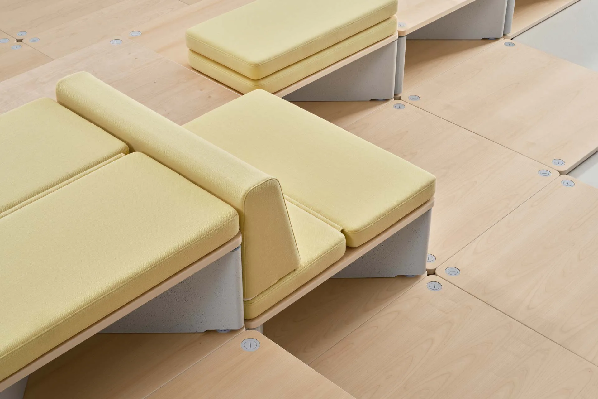 Reset von Vitra: Detail mit faltbaren Sitzkissen.