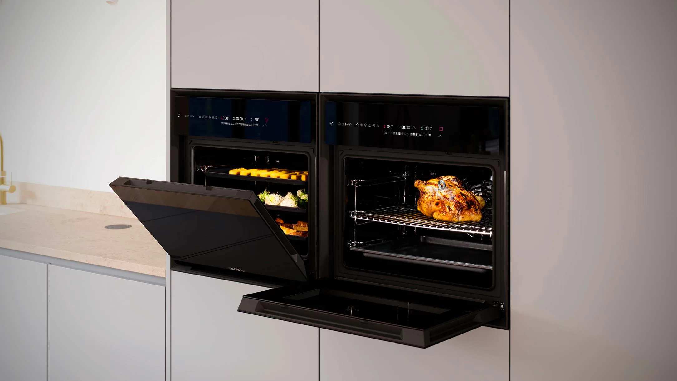 Der BORA Oven Steam kombiniert Backofen und Dampfgarer in einem Gerät und ermöglicht präzise Garergebnisse auf allen Ebenen mit Profi-Technologie.