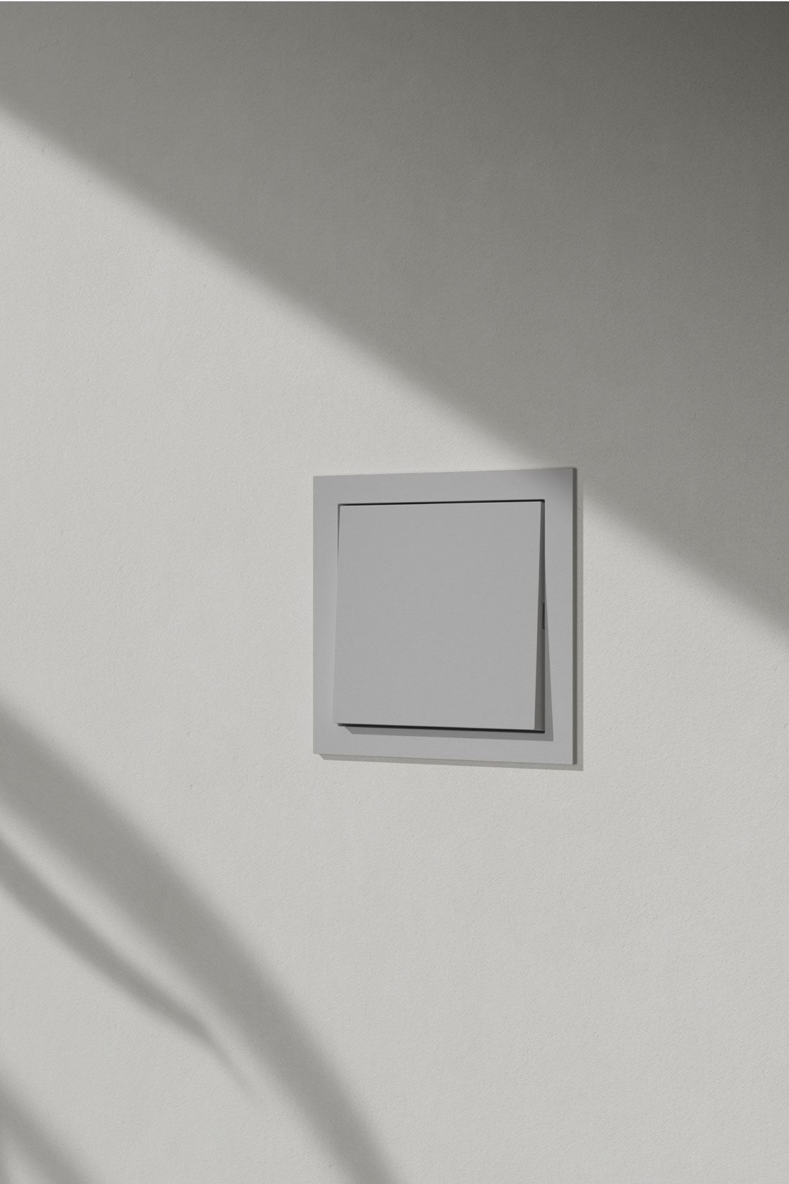 Gira F200 flach basiert auf derselben Formensprache von Gira F200 und bezieht seine ganz eigene, formale Stärke durch eine minimale Aufbauhöhe von nur 3 mm.
