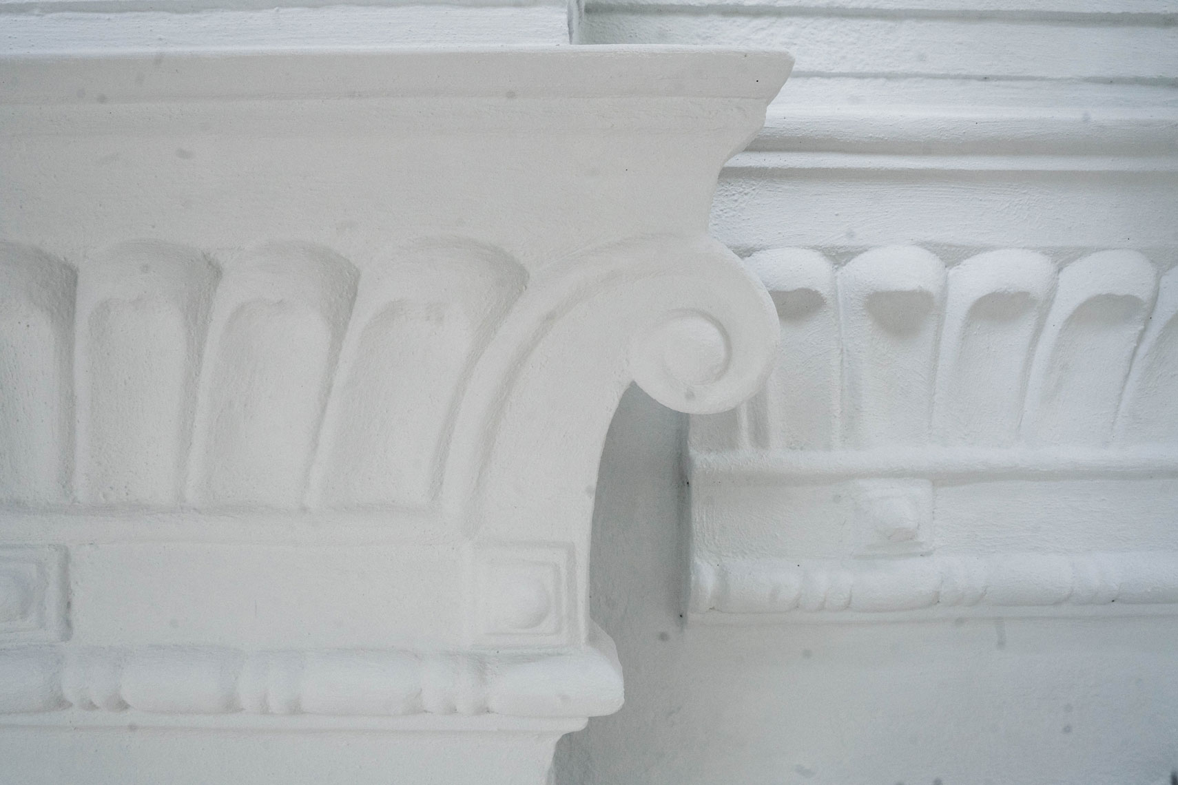 Detail neu gegossener Kapitelle.
