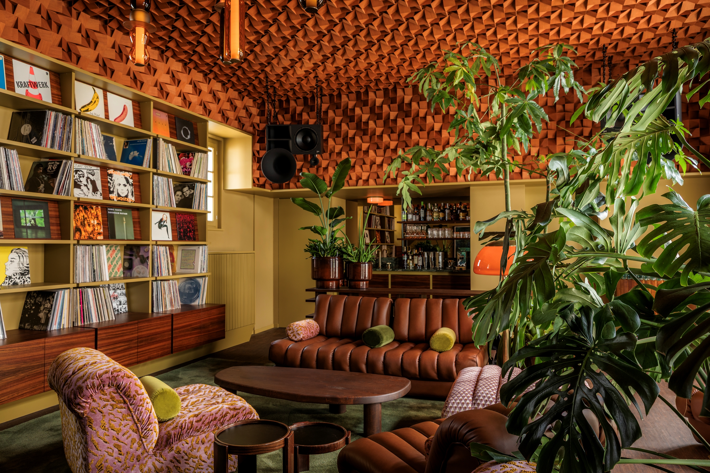 Ein Hörstudio für Musik und Austausch von Forsberg Architekten und Interiorirossi 