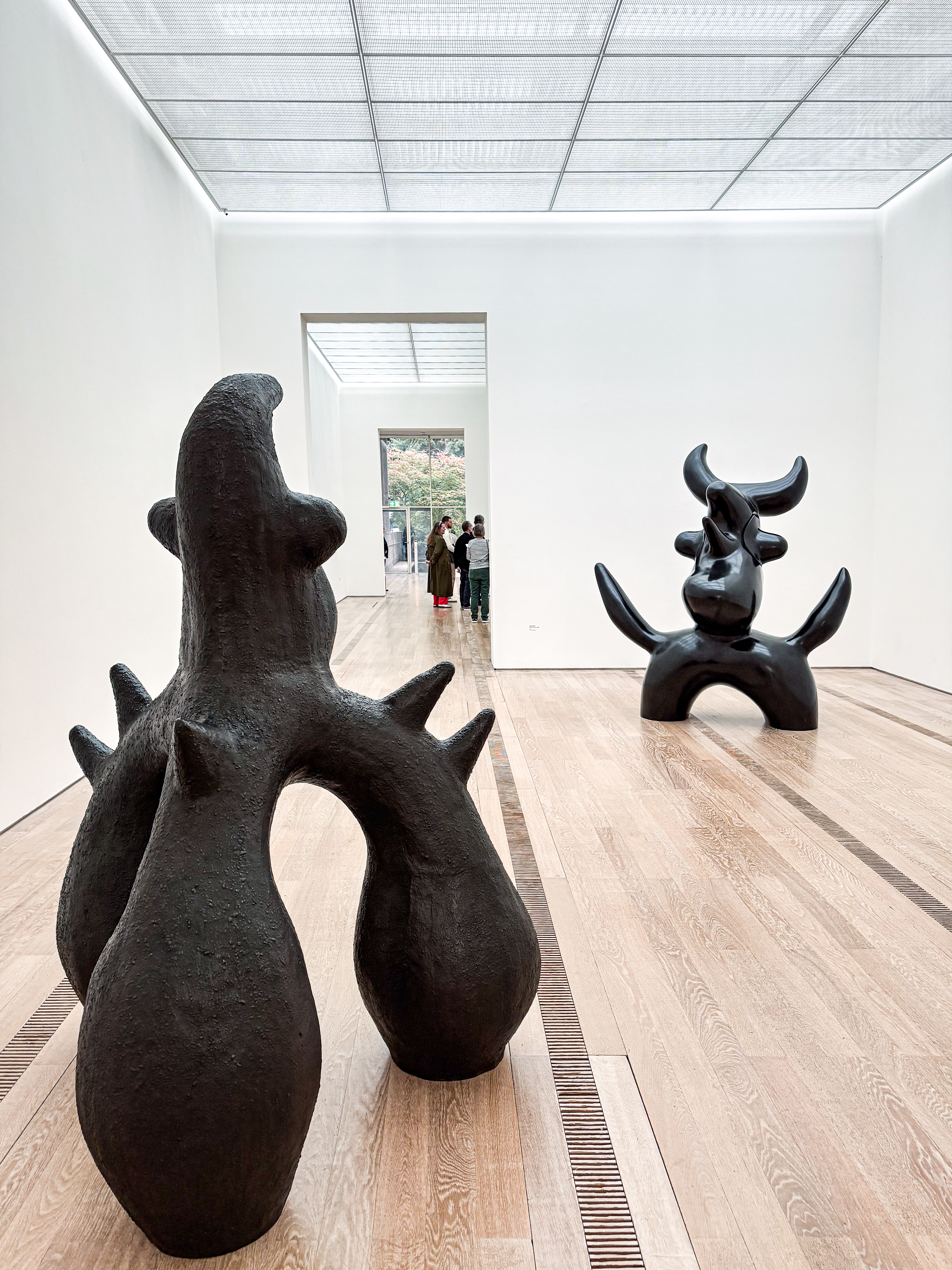 Figuren von Joan Miró, Oiseau (Vogel) und Oiseau Lunaire (Mondvogel)