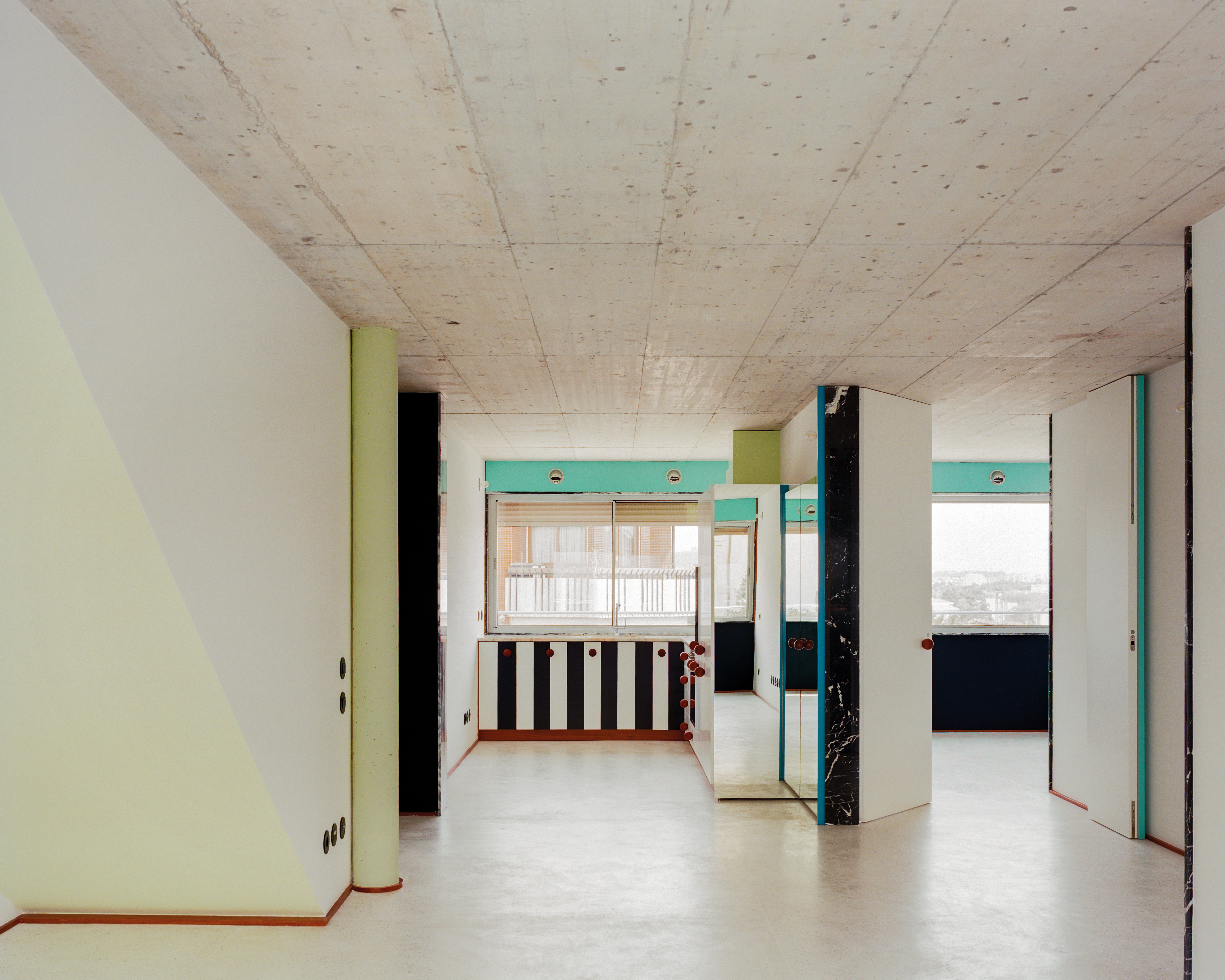 Der zentrale Wohnraum bildet das Herzstück der Wohnungen im Projekt 179. Materialien und Farben setzen Akzente und schaffen gezielt Kontraste.
