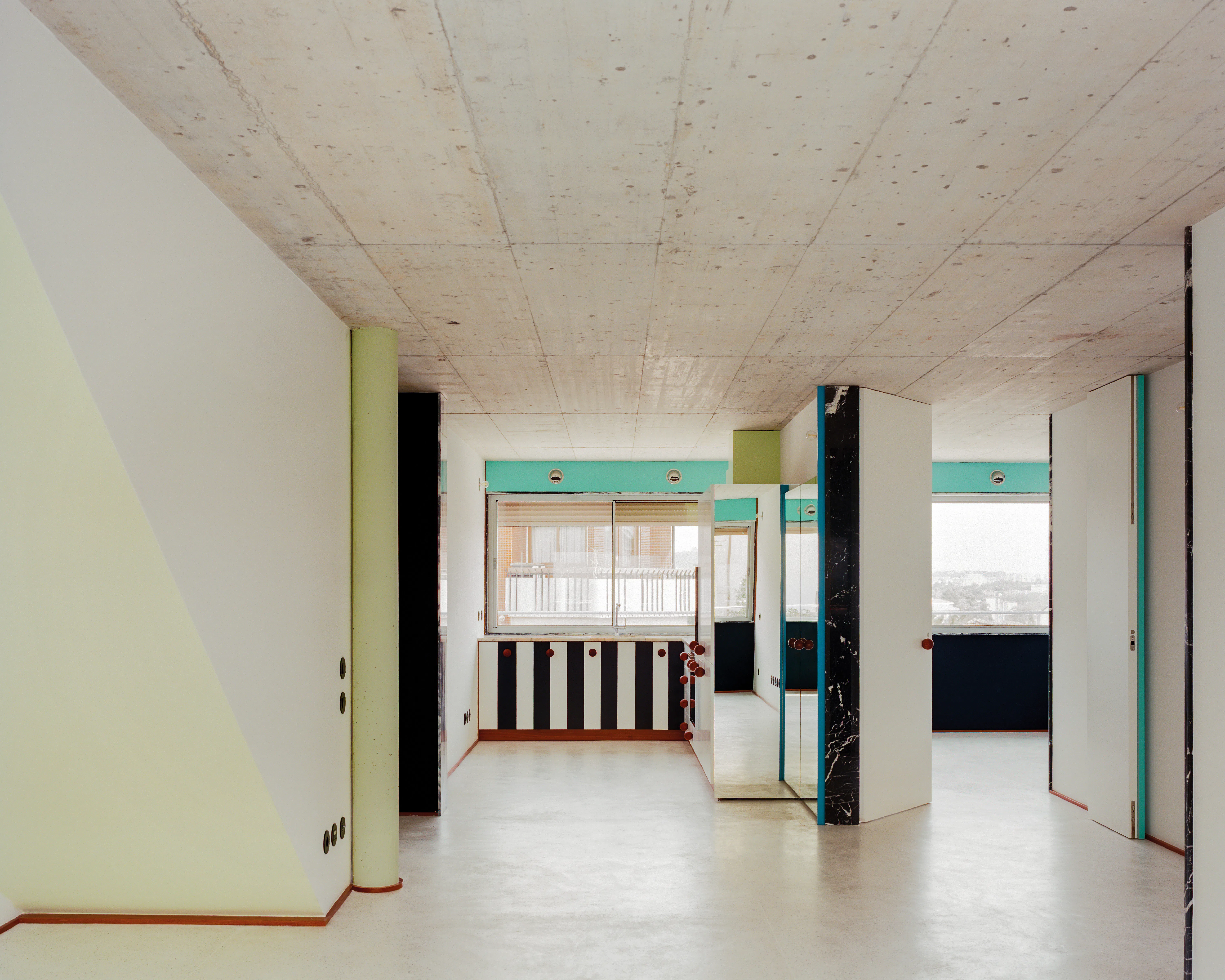 Der zentrale Wohnraum bildet das Herzstück der Wohnungen im Projekt 179. Materialien und Farben setzen Akzente und schaffen gezielt Kontraste.